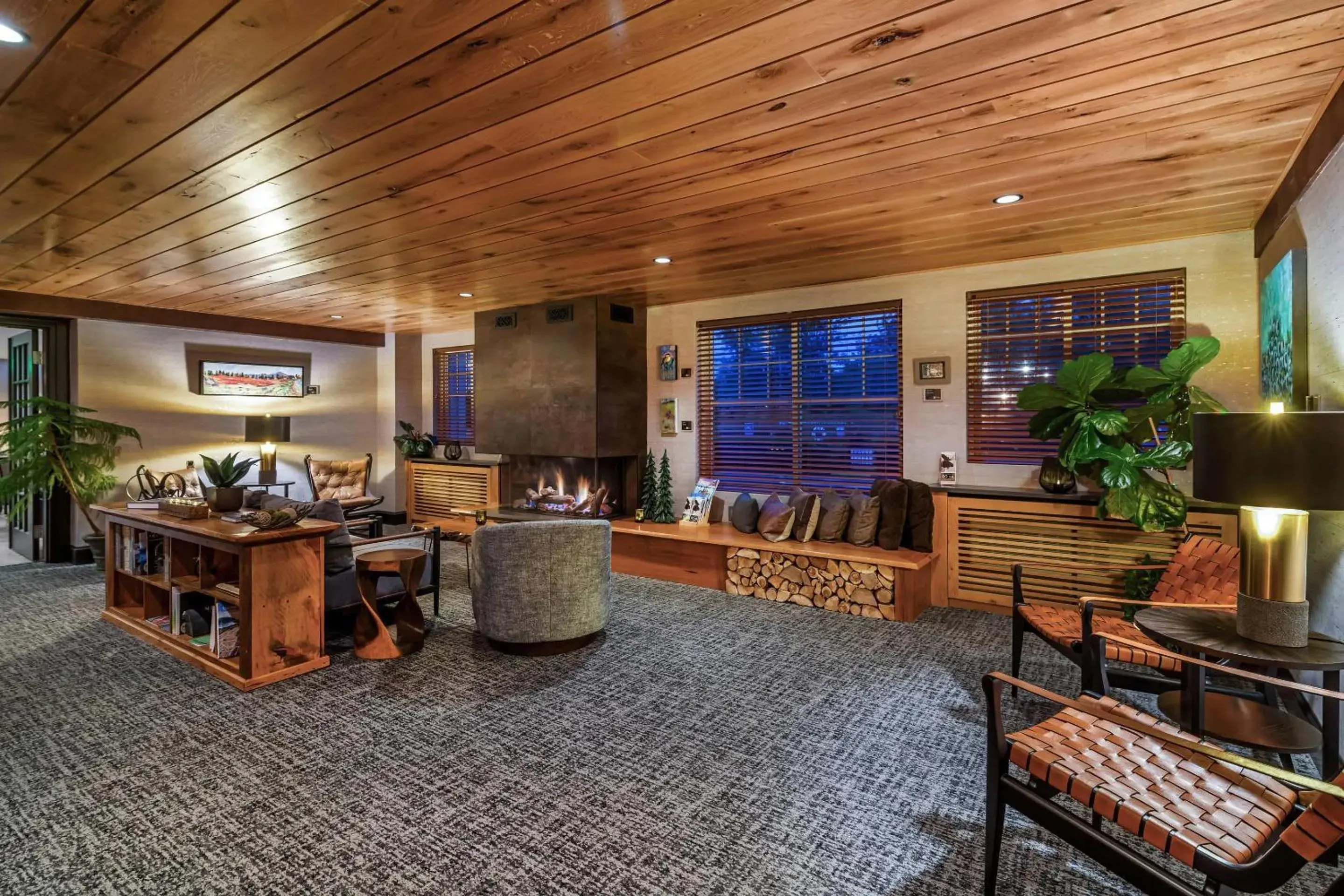 Lounge or bar in Maine Evergreen Hotel, an Ascend Collection Hotel Lounge or bar in Maine Evergreen Hotel, an Ascend Collection Hotel