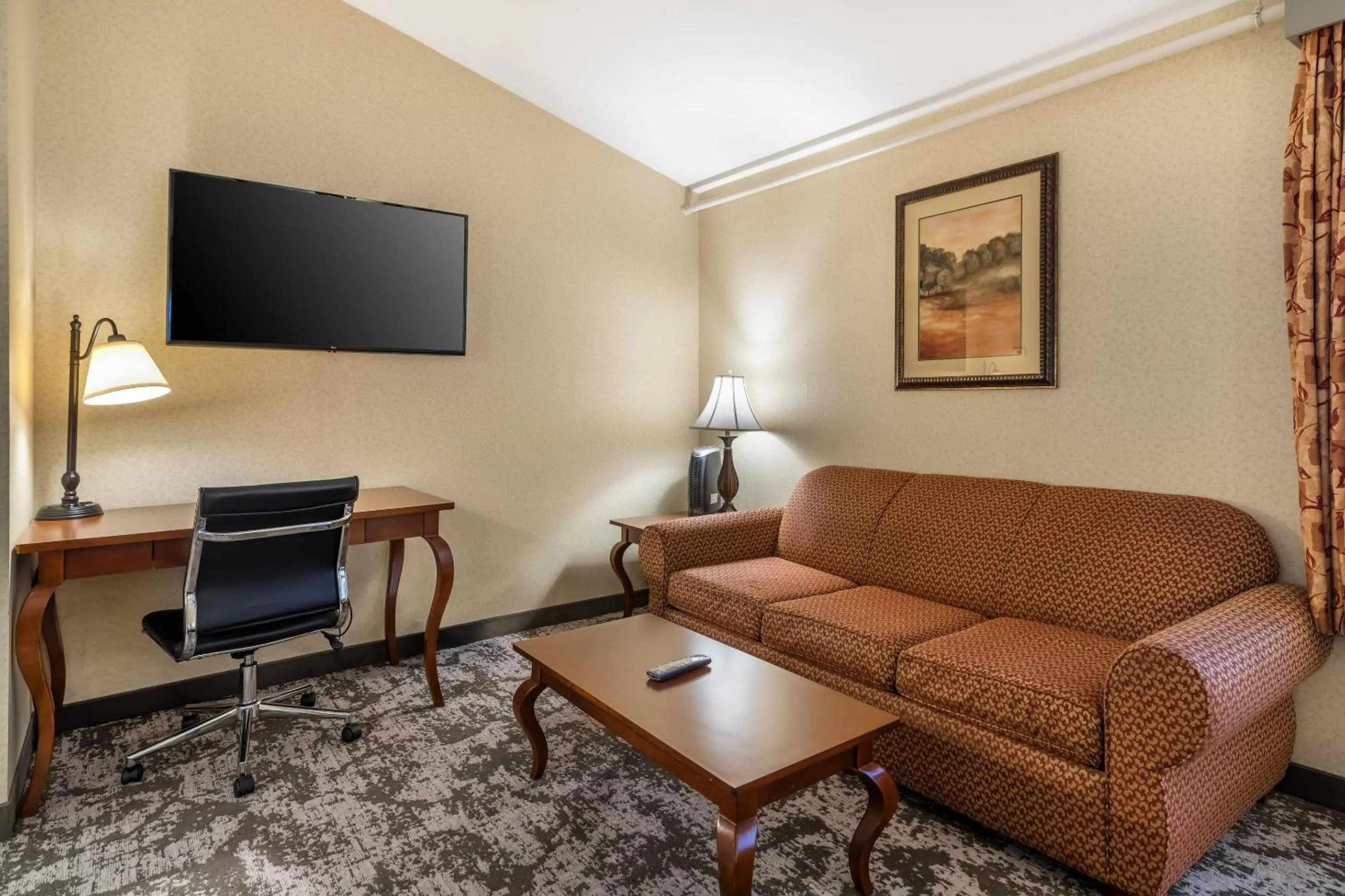 Bedroom in Maine Evergreen Hotel, an Ascend Collection Hotel