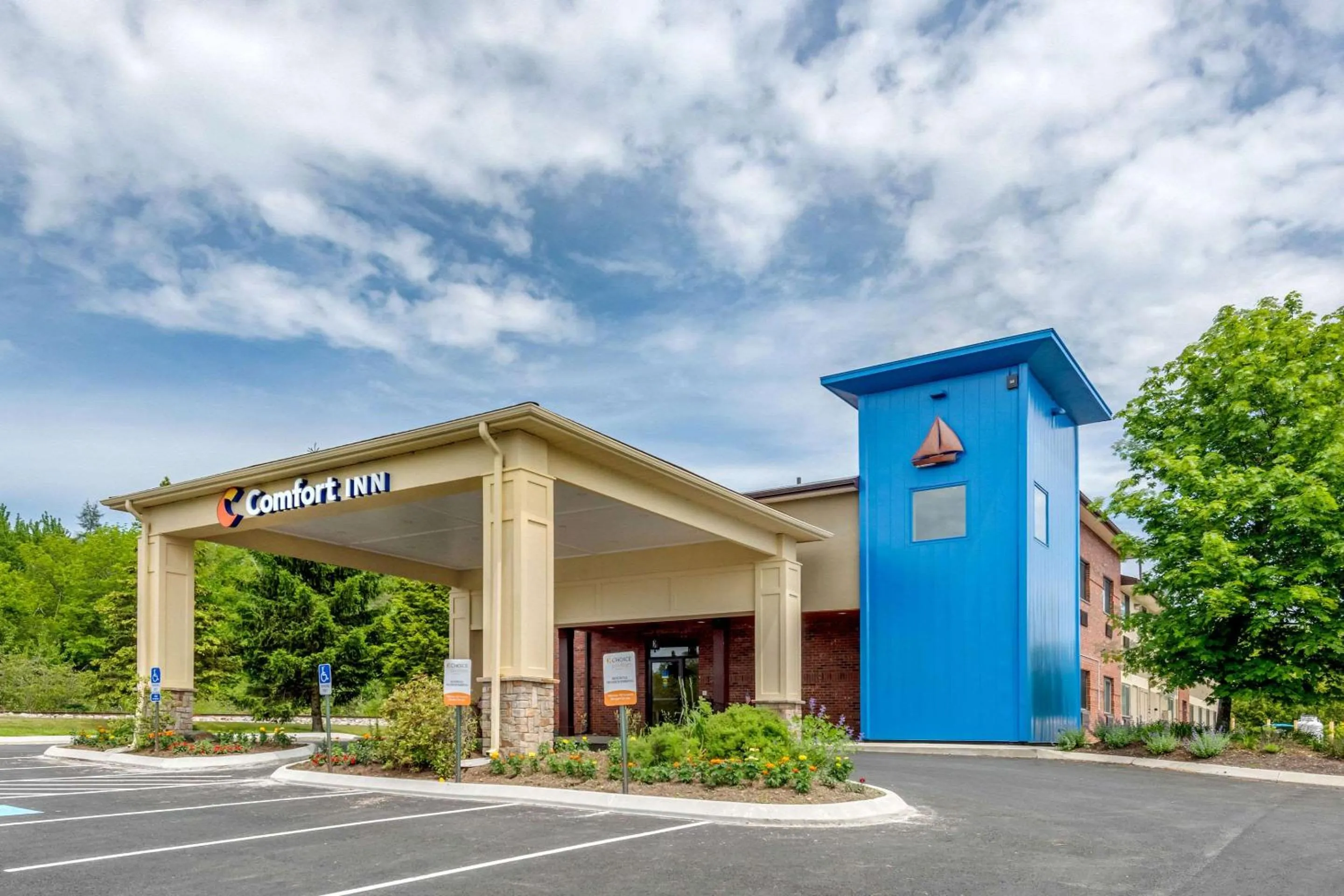 Property building in Comfort Inn Ellsworth - Bar Harbor