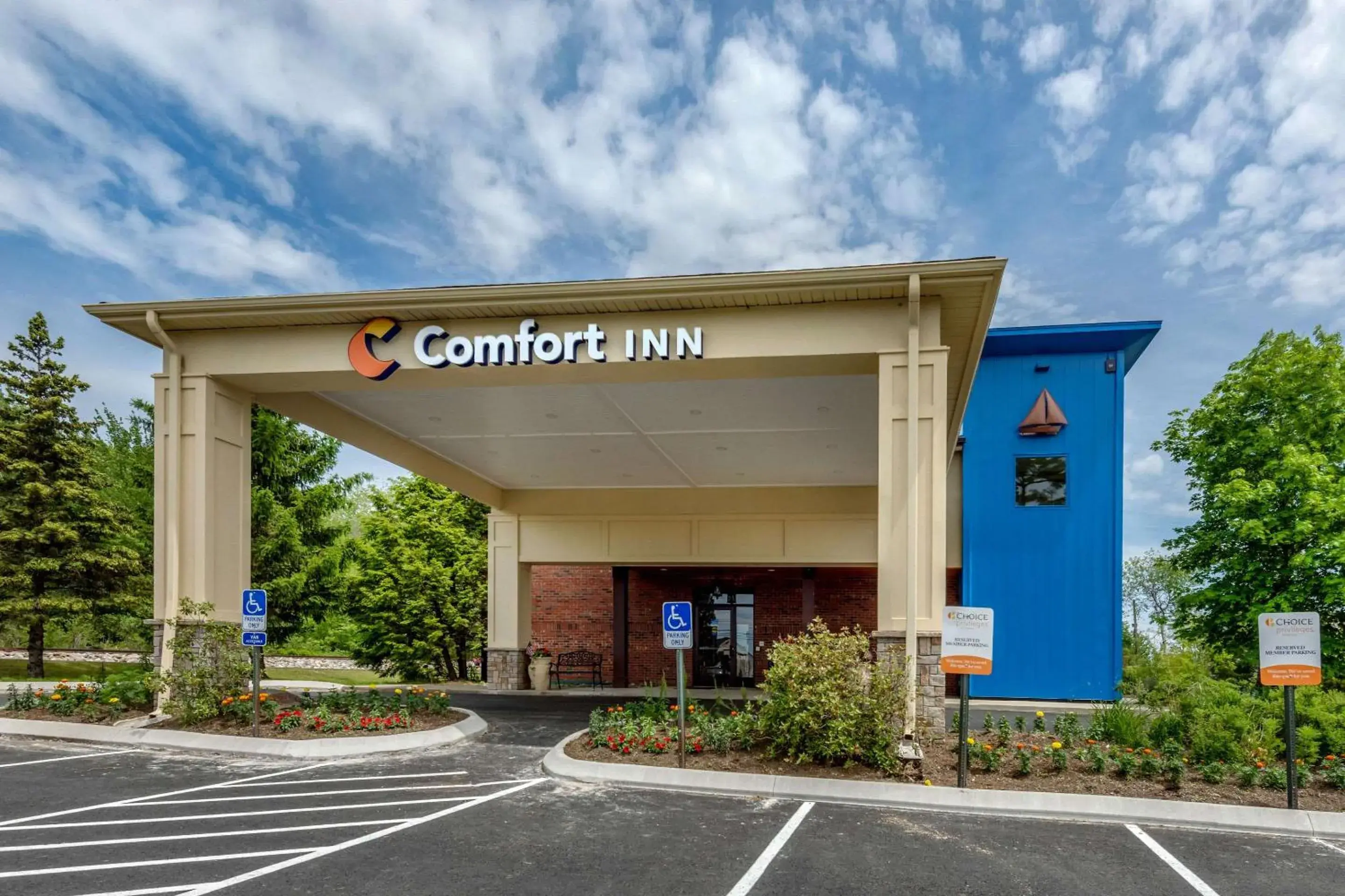 Property building in Comfort Inn Ellsworth - Bar Harbor Property building in Comfort Inn Ellsworth - Bar Harbor