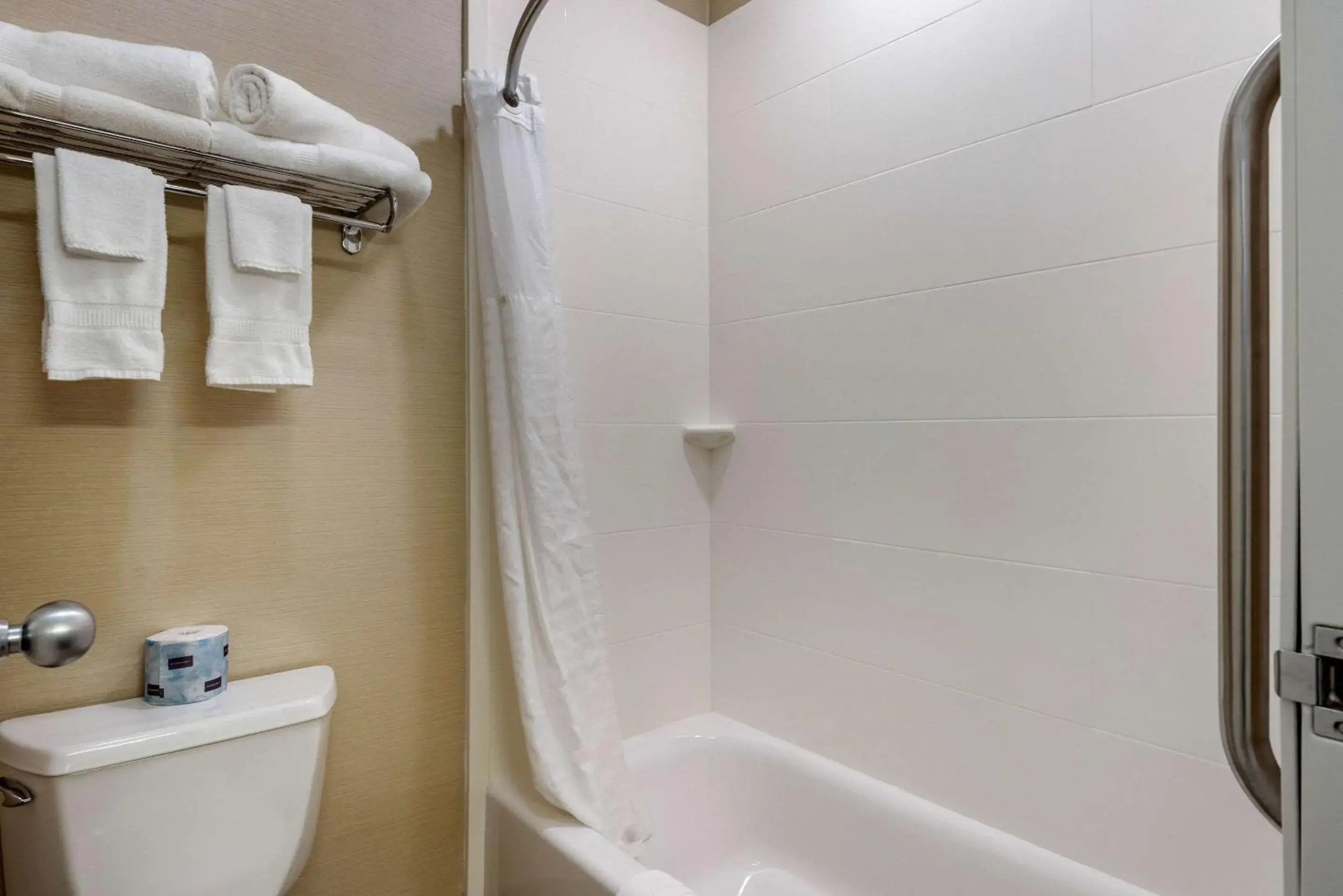 Bedroom in Comfort Inn Ellsworth - Bar Harbor Bedroom in Comfort Inn Ellsworth - Bar Harbor