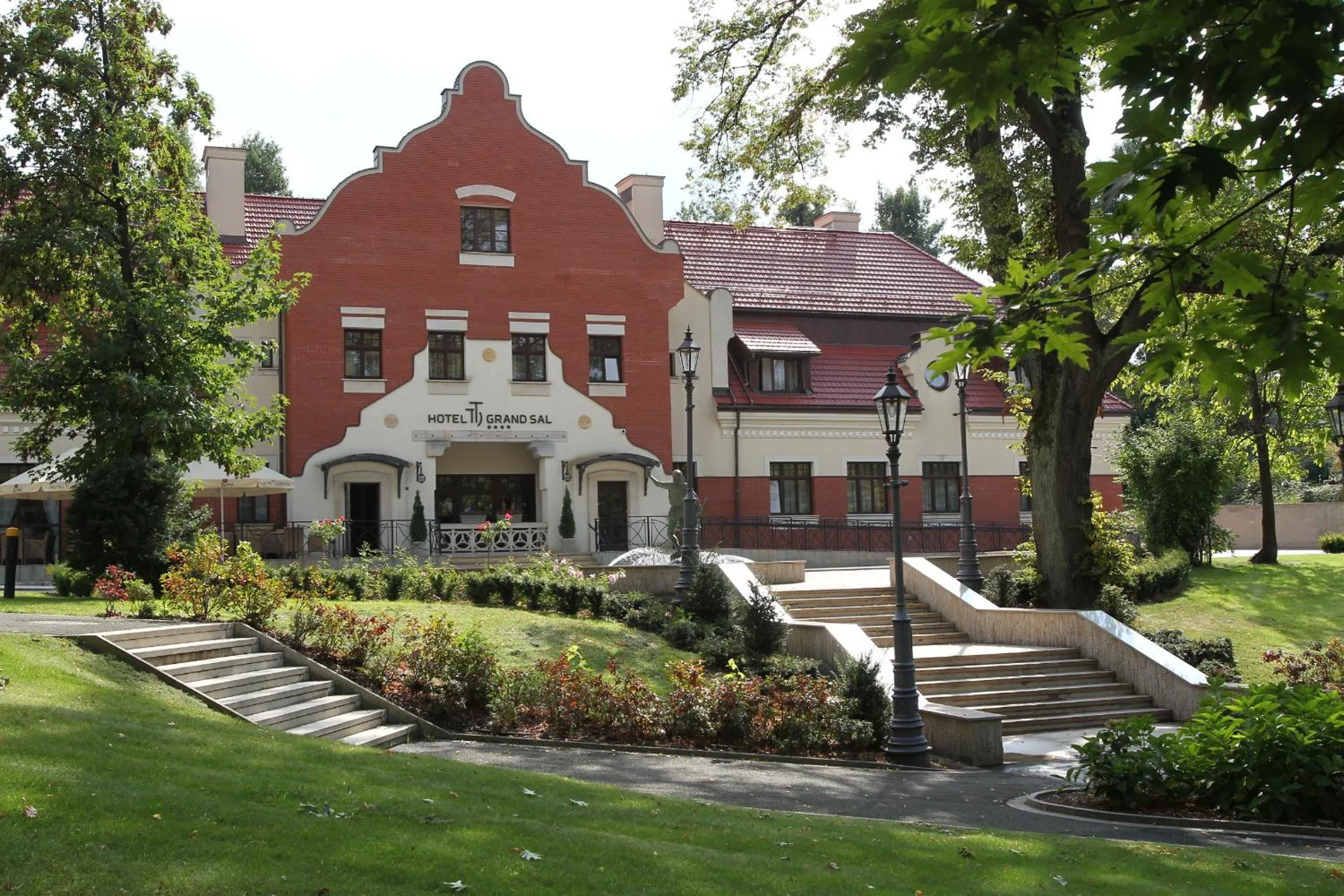 Property building in Grand Sal