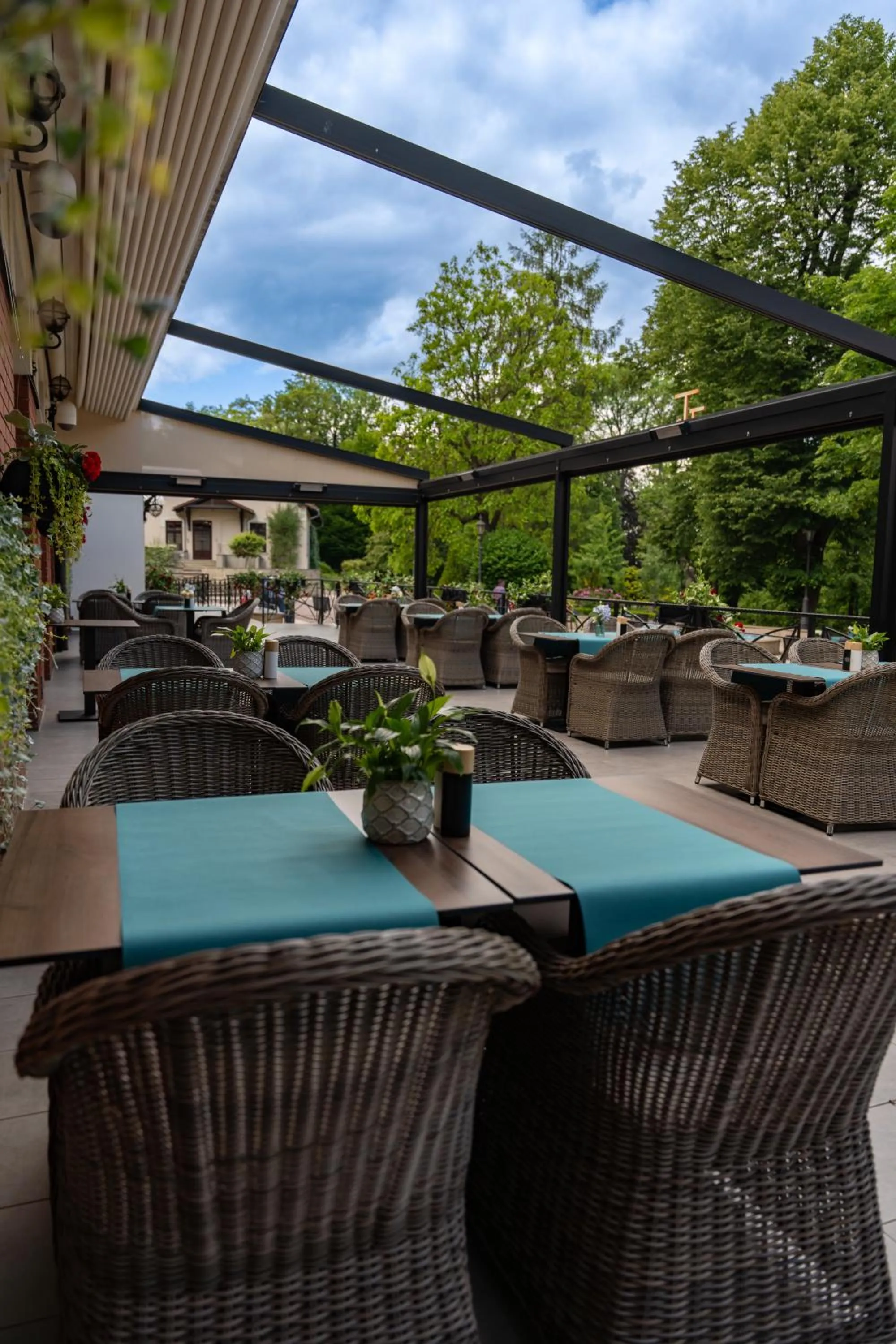 Restaurant/places to eat in Grand Sal