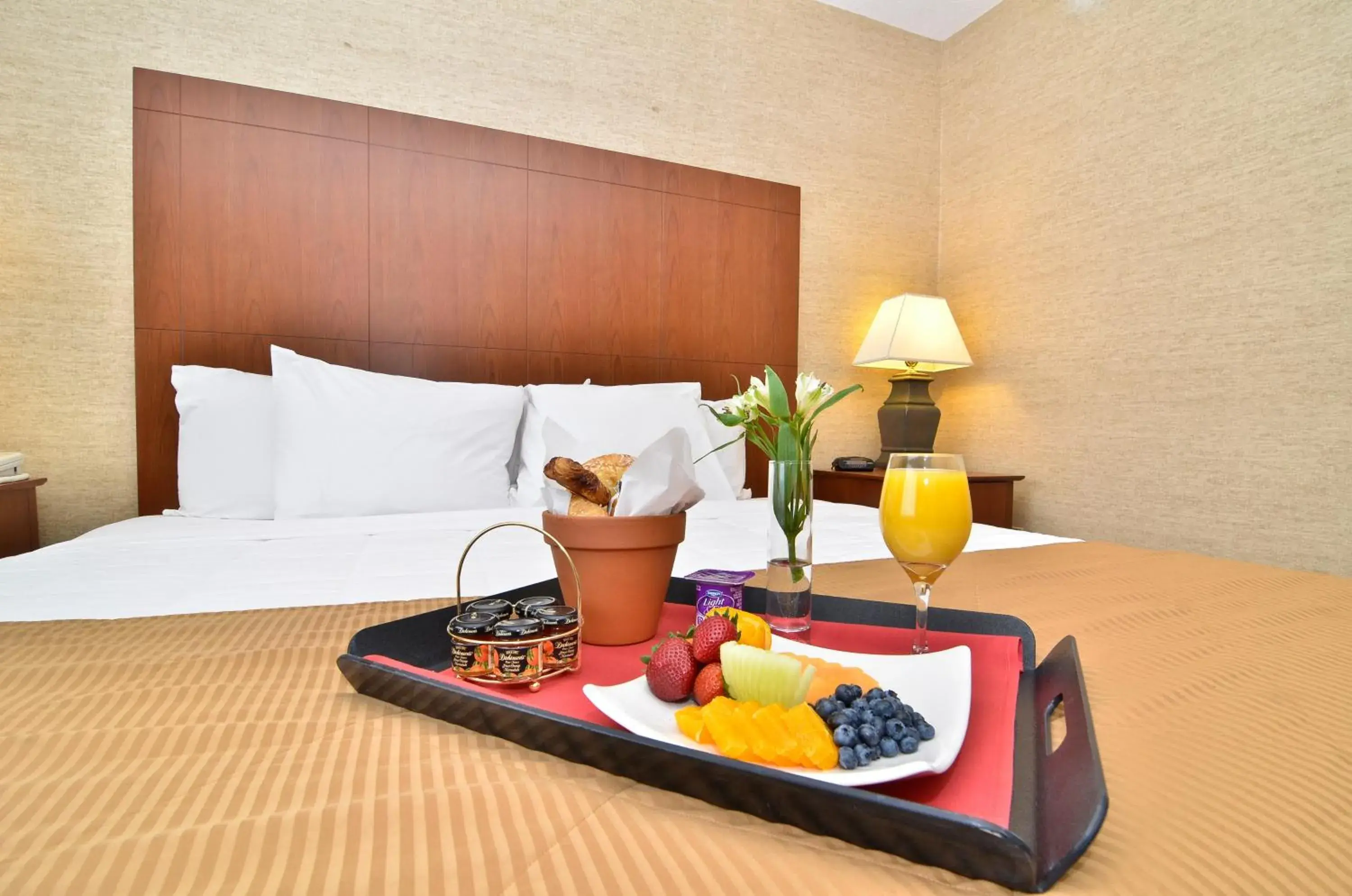 Bed in Clarion Hotel Portland Airport ME Bed in Clarion Hotel Portland Airport ME