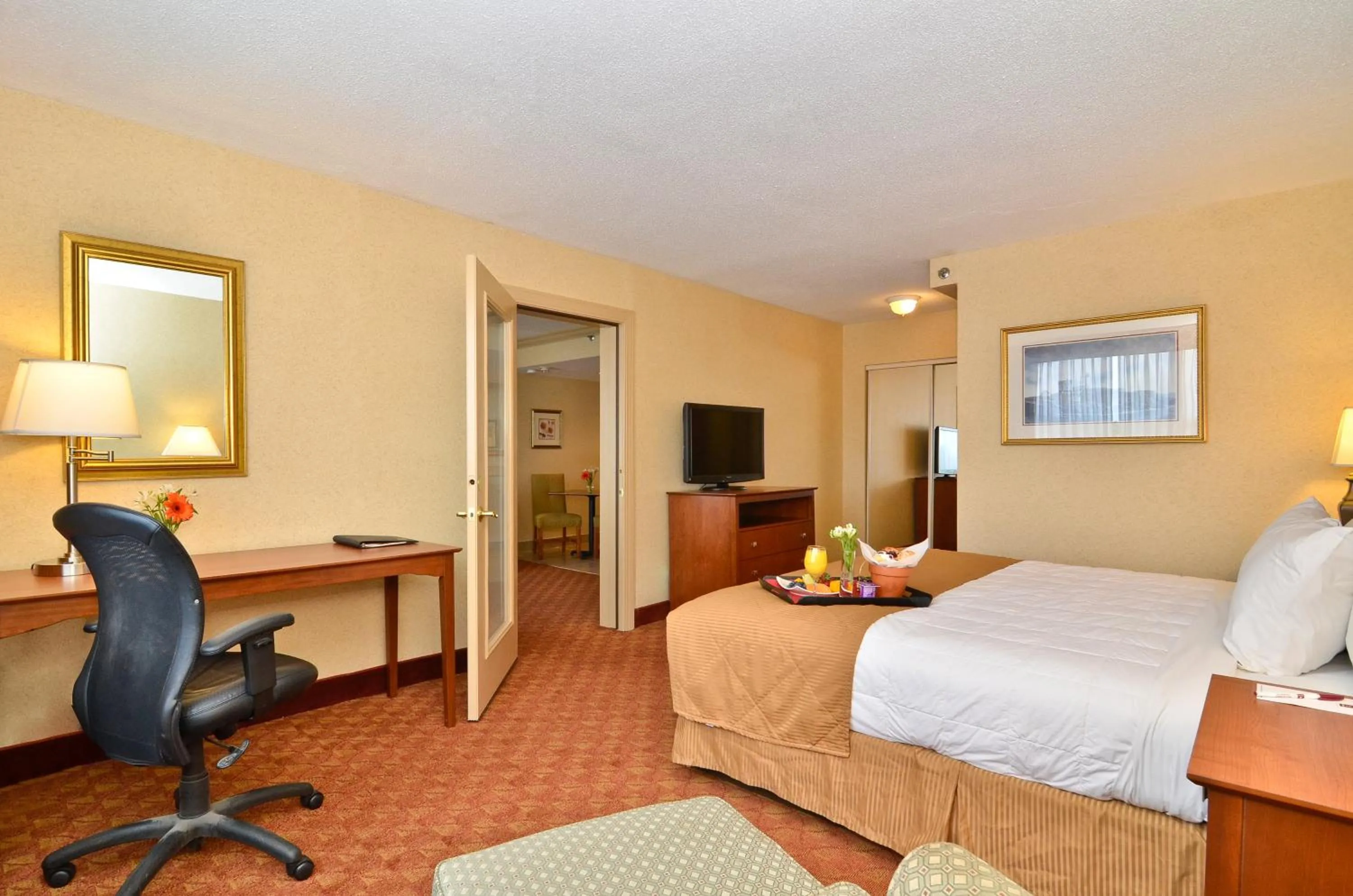 Photo of the whole room, Bed in Clarion Hotel Portland Airport ME