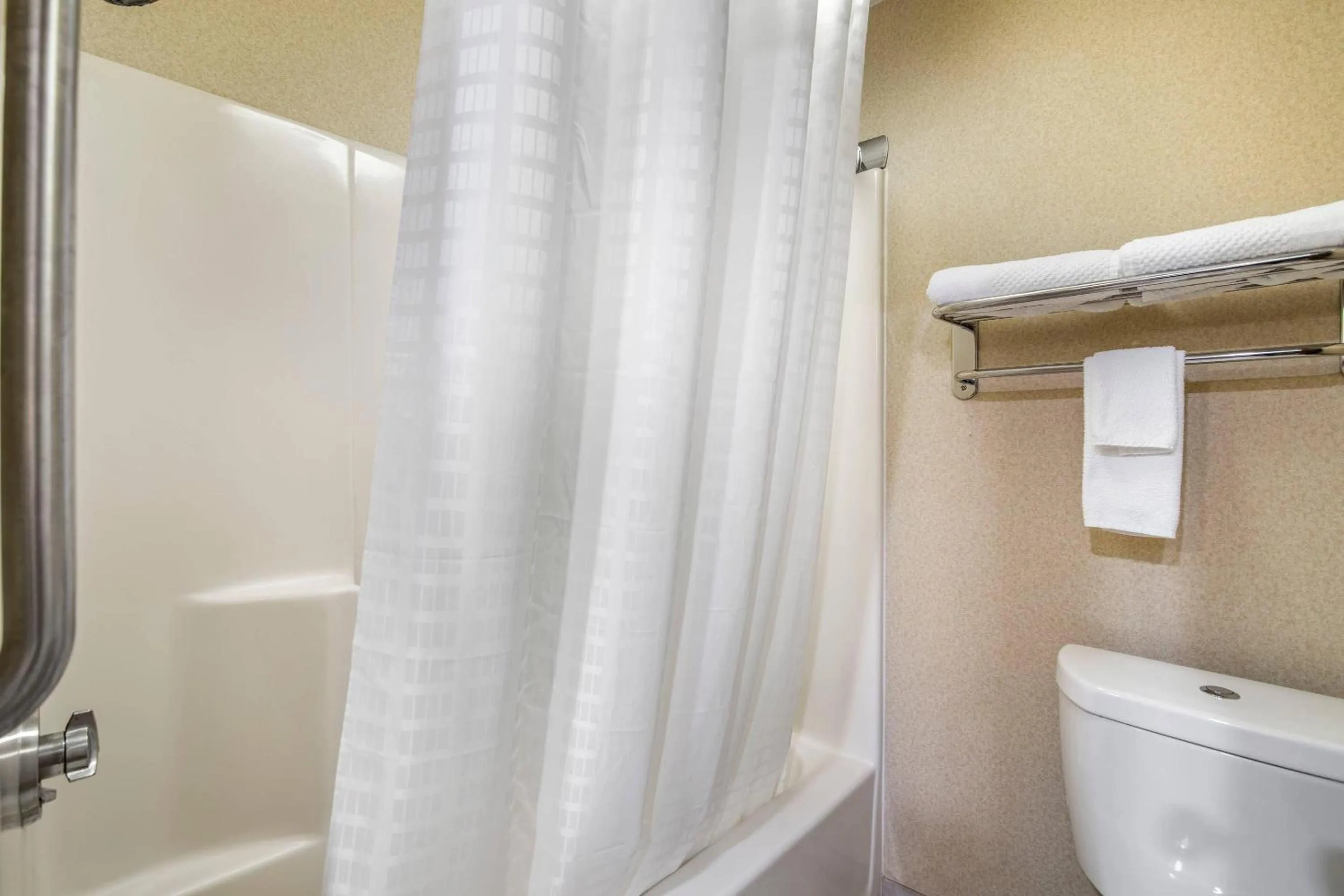 Bedroom in Quality Inn at Bangor Mall