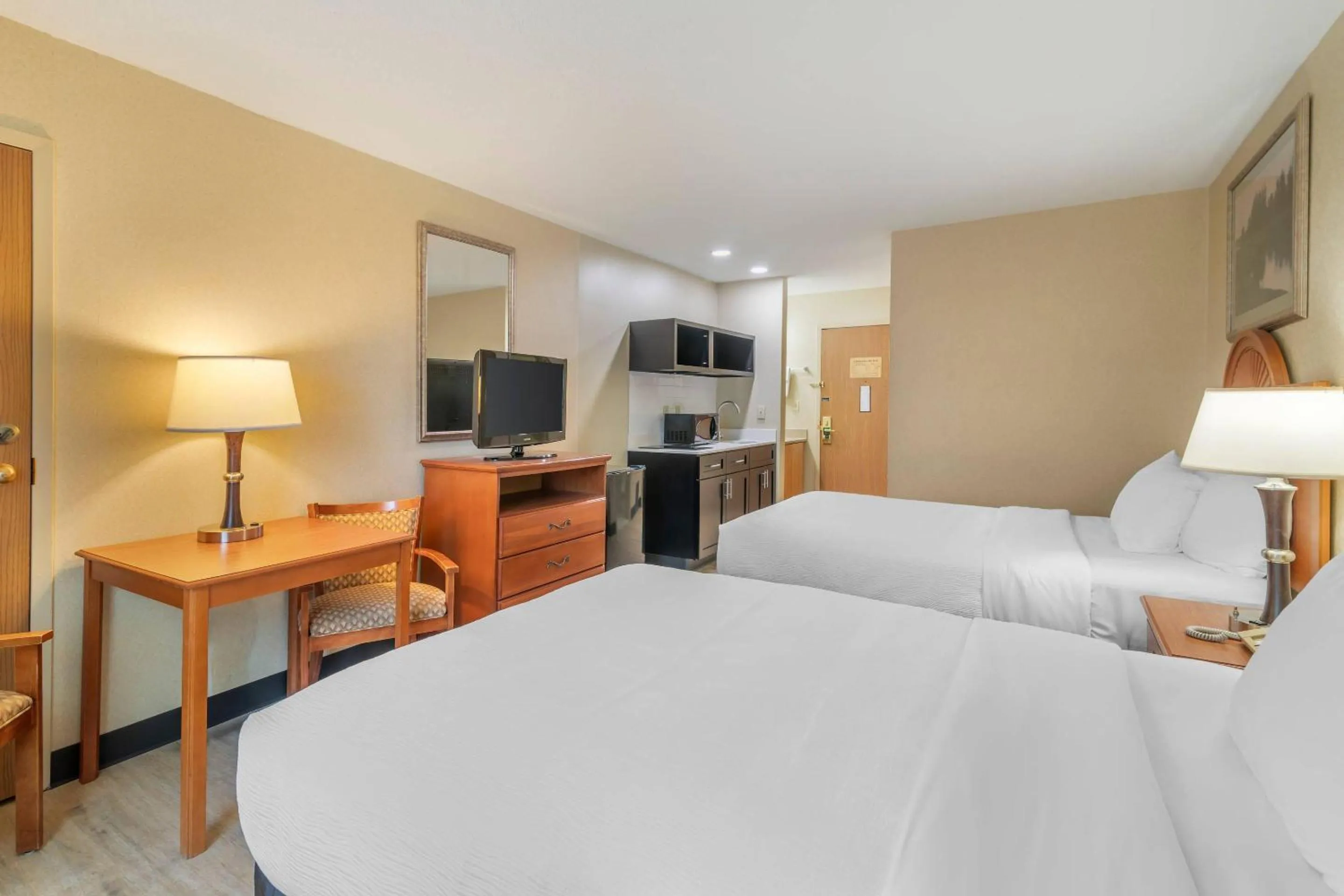 Bedroom, Bed in Quality Inn at Bangor Mall