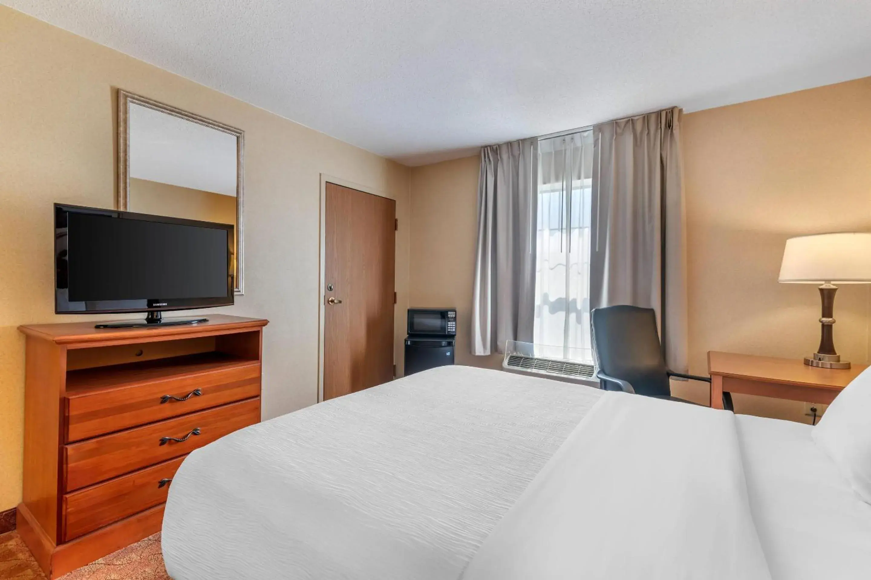 Bedroom, Bed in Quality Inn at Bangor Mall Bedroom, Bed in Quality Inn at Bangor Mall