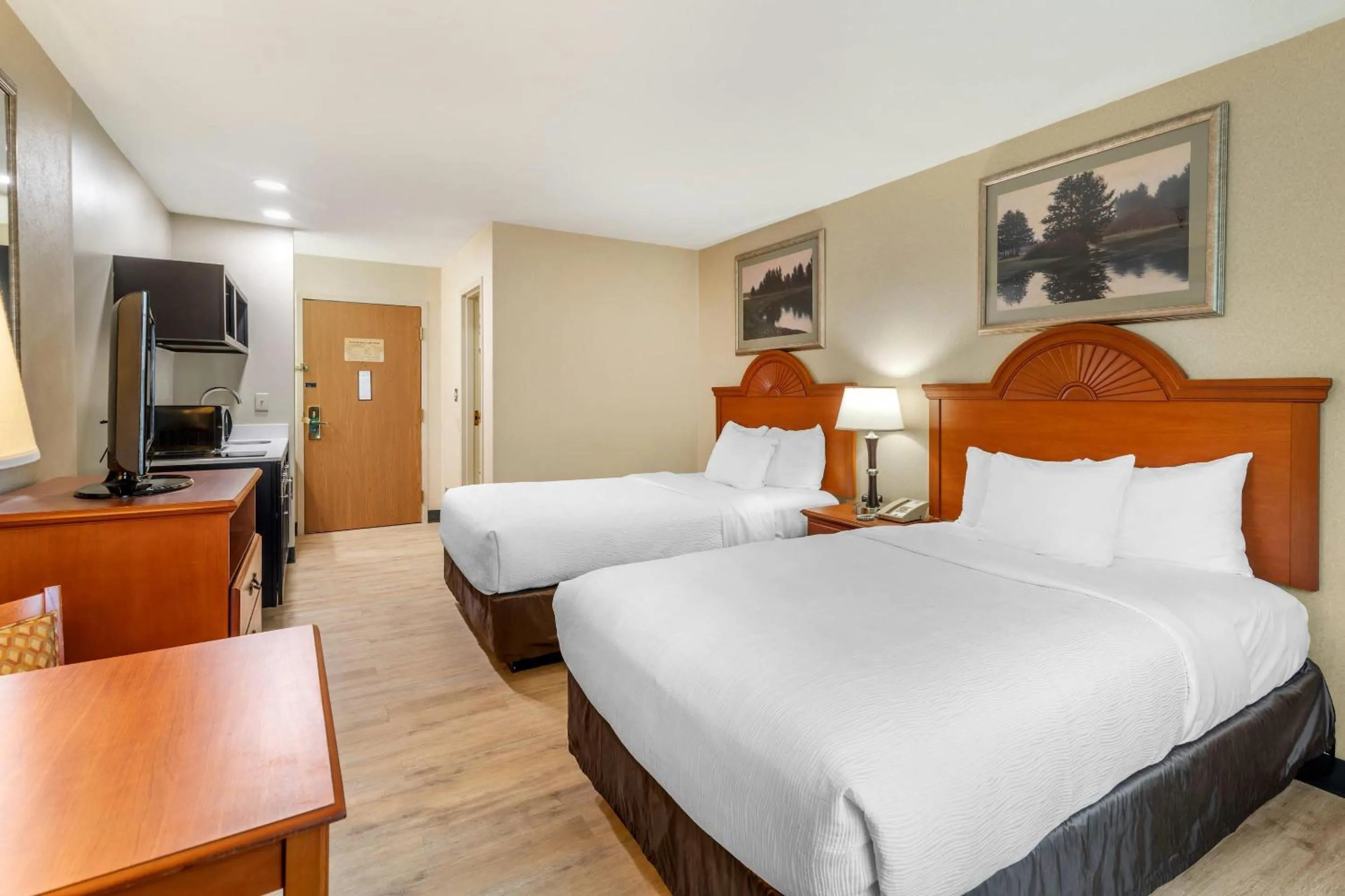 Bedroom, Bed in Quality Inn at Bangor Mall