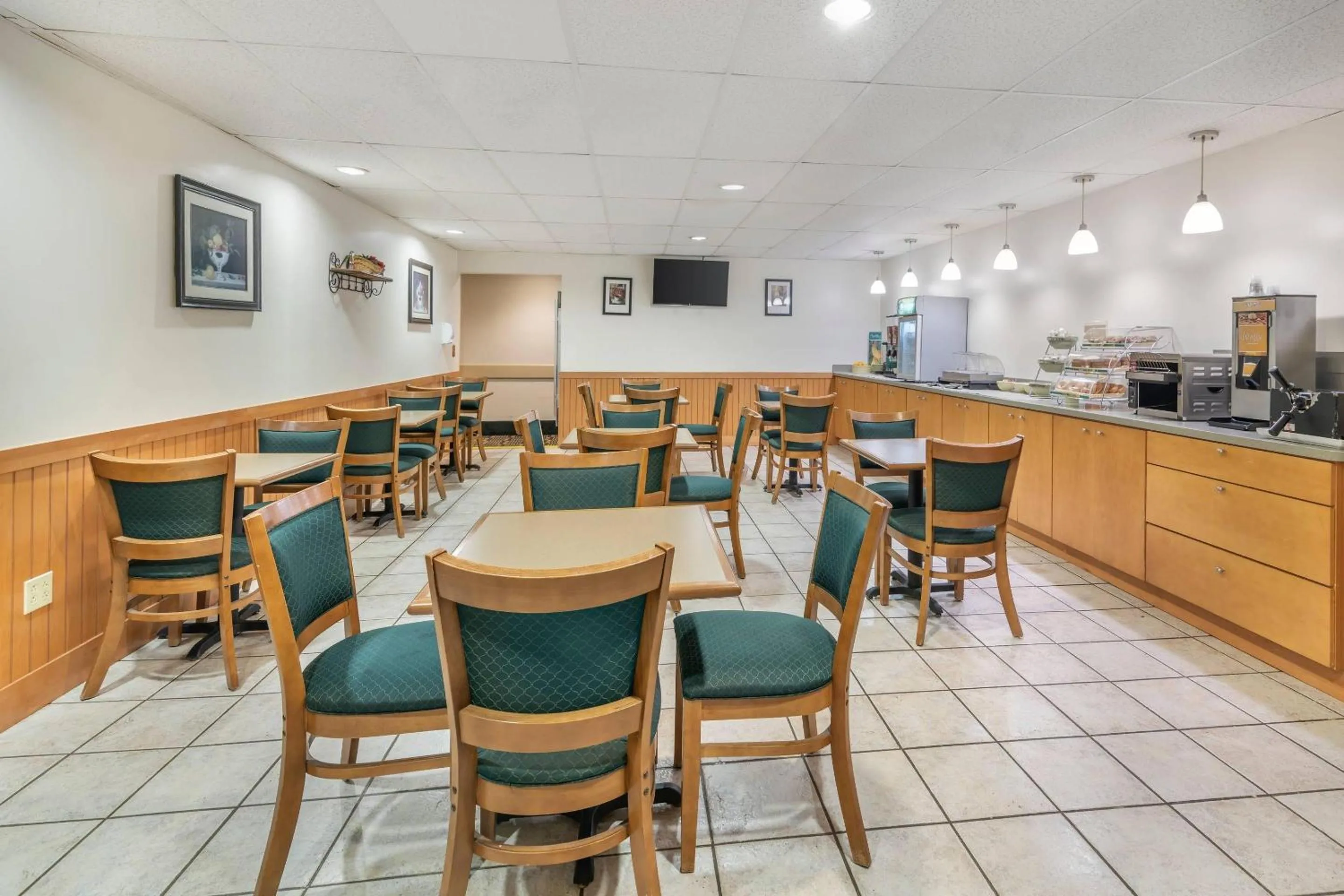 Breakfast in Quality Inn at Bangor Mall