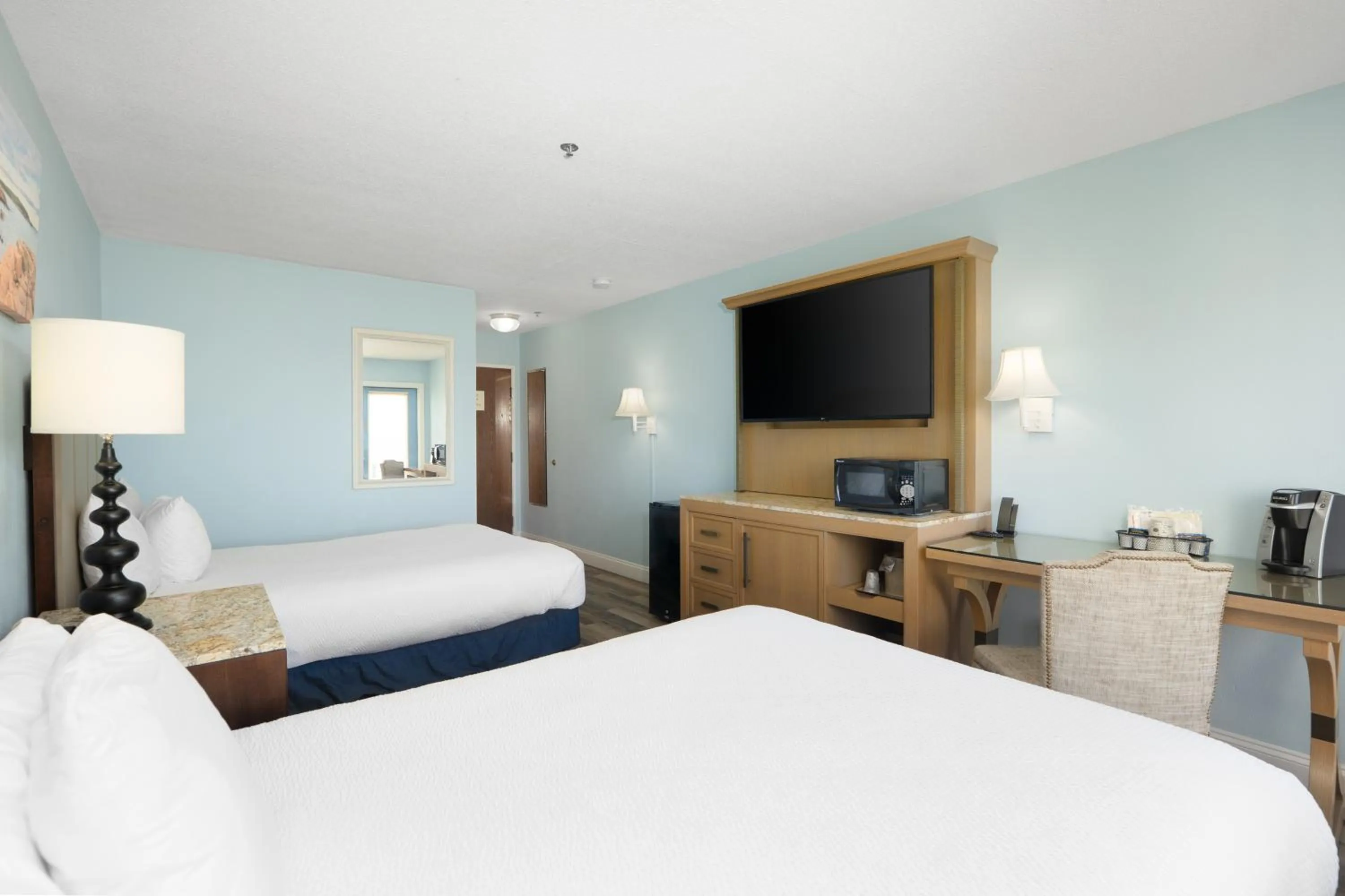 Bedroom, Bed in Fireside Inn, Ocean's Edge