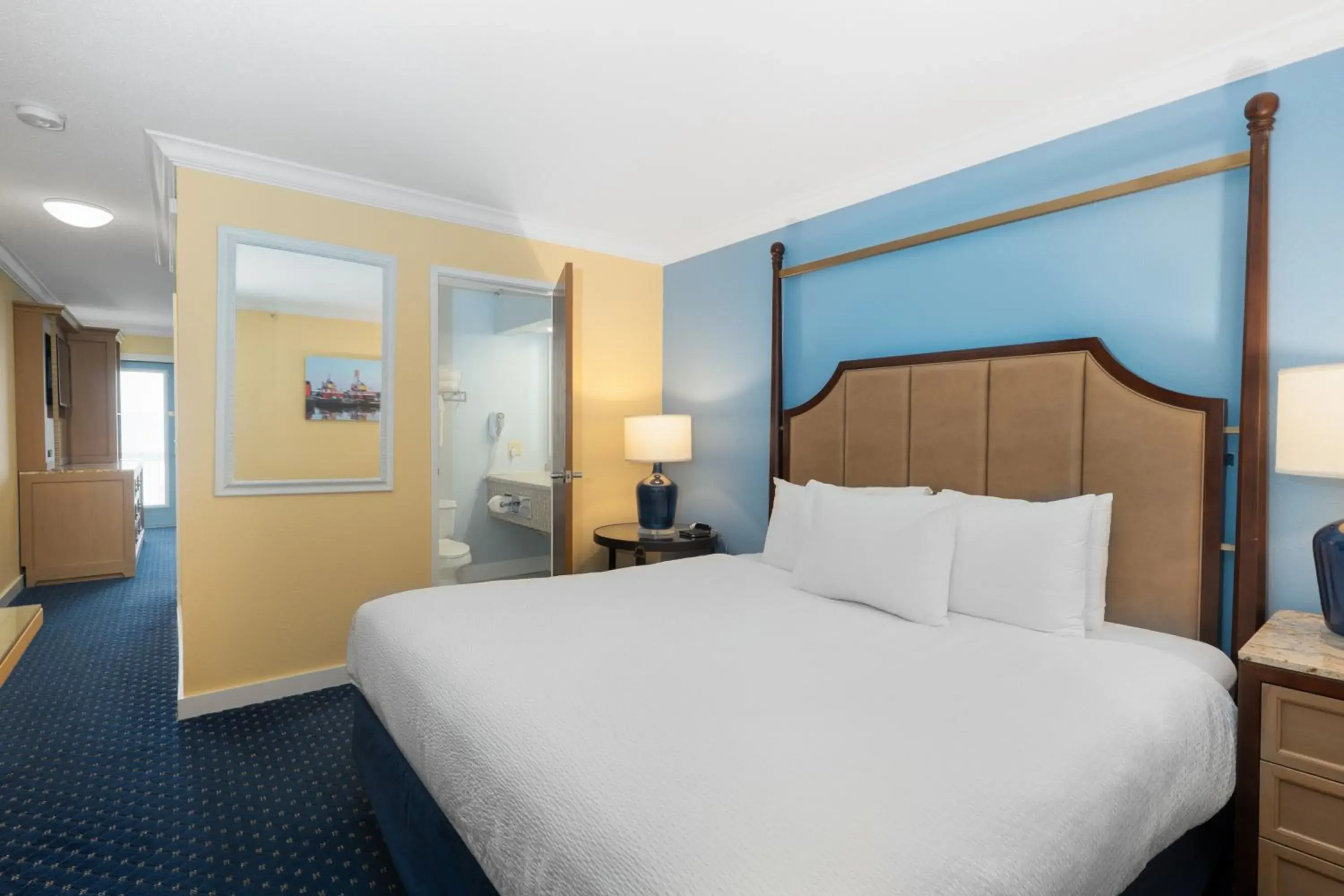 Bay View King Suite Top Floor - single occupancy in Fireside Inn, Ocean's Edge Bay View King Suite Top Floor - single occupancy in Fireside Inn, Ocean's Edge