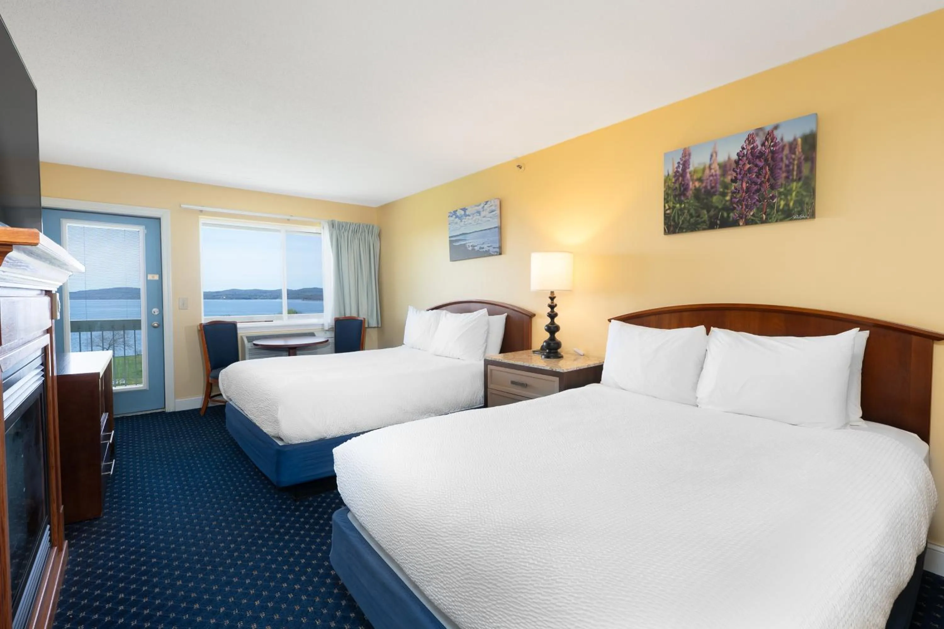 Bedroom, Bed in Fireside Inn, Ocean's Edge