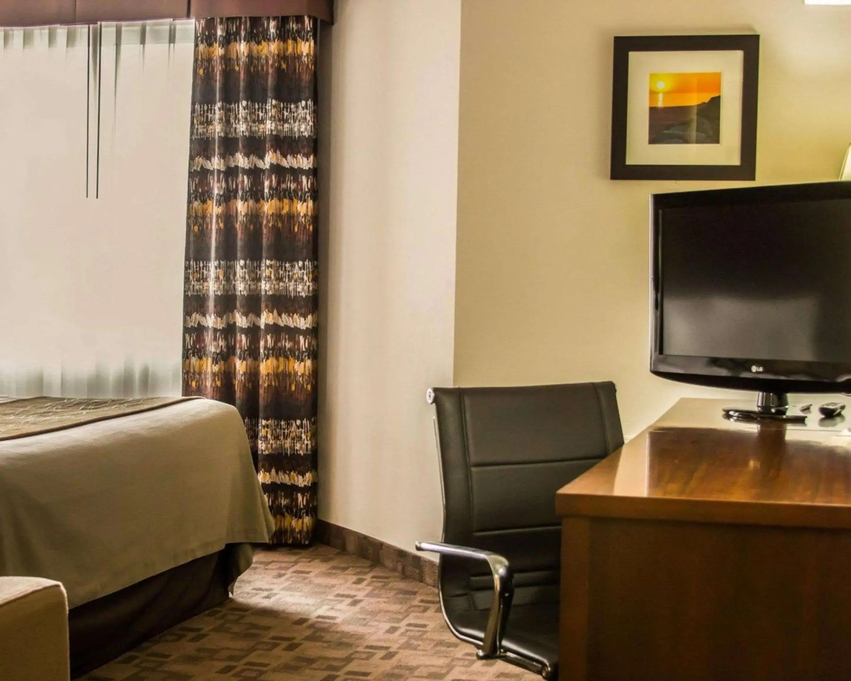 Photo of the whole room, Bed in Comfort Inn Photo of the whole room, Bed in Comfort Inn