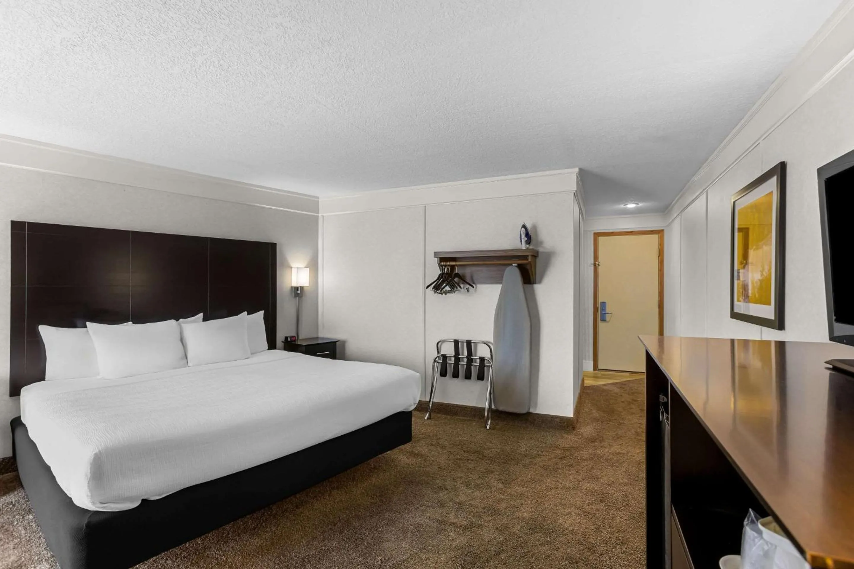 Bedroom, Bed in Quality Inn Lakefront