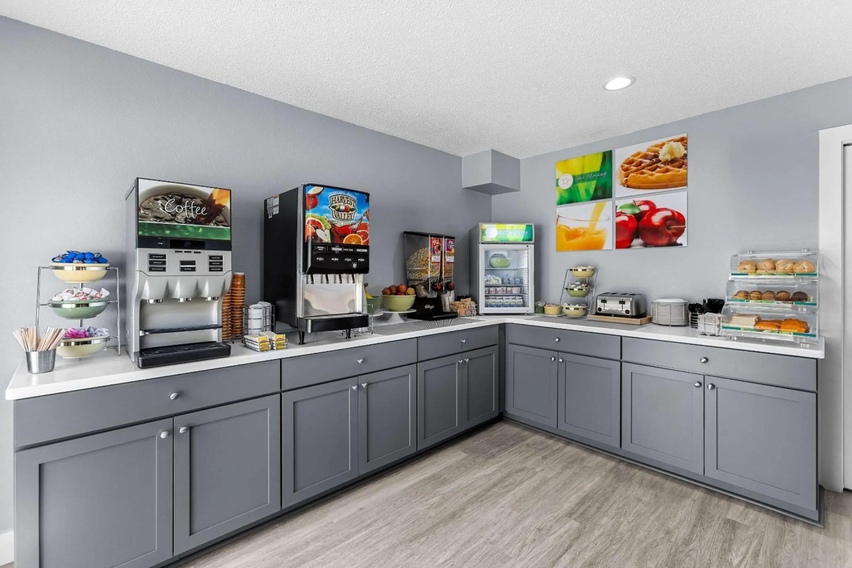 Breakfast in Quality Inn Lakefront