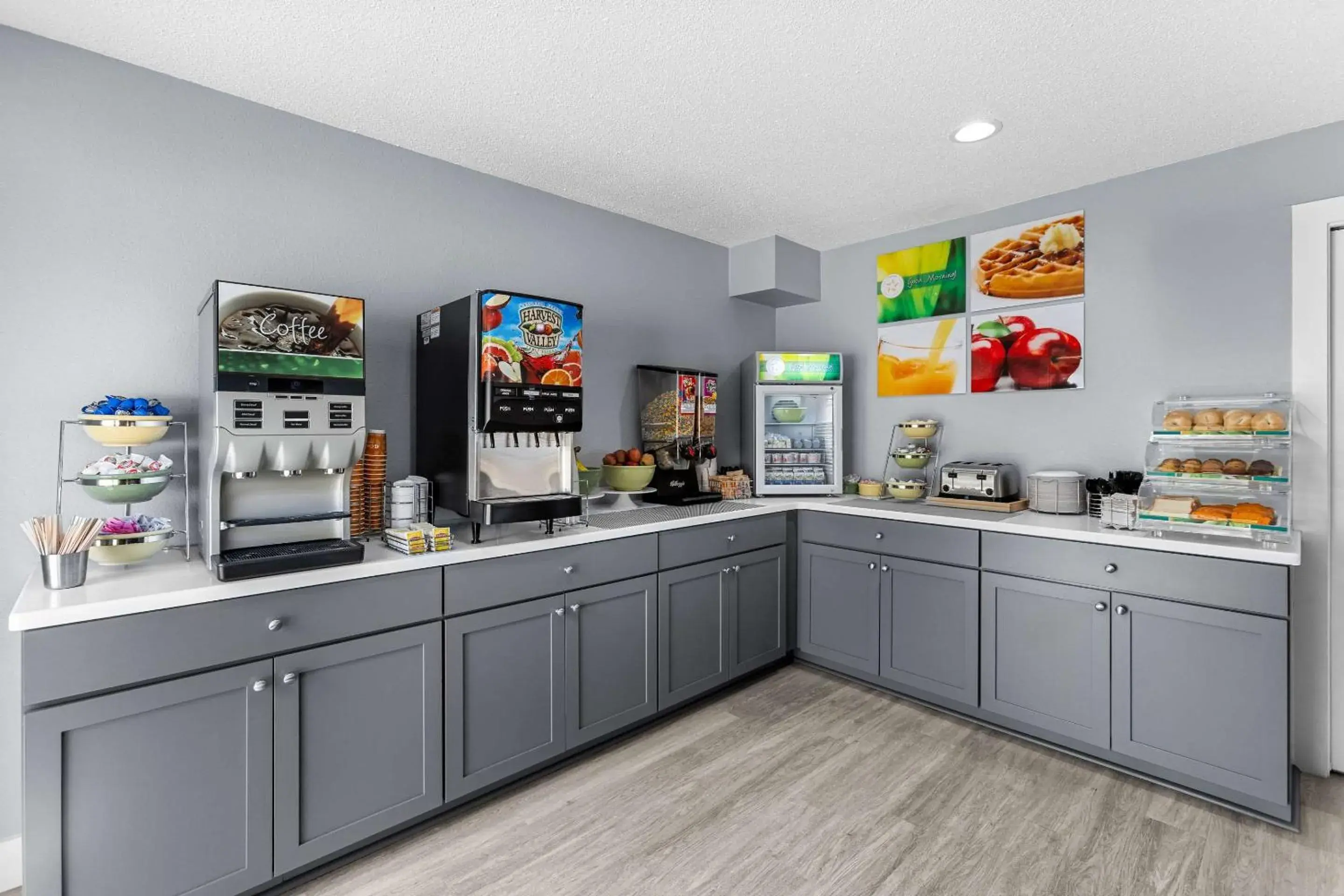 Breakfast in Quality Inn Lakefront Breakfast in Quality Inn Lakefront