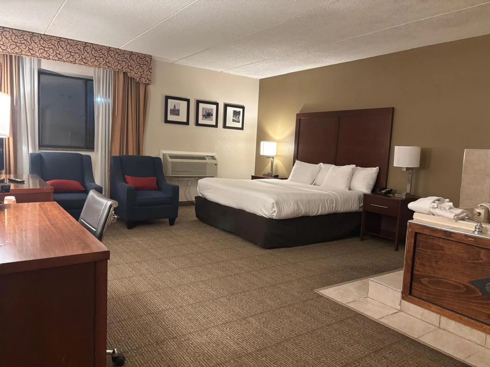 Photo of the whole room, Bed in Comfort Inn Farmington Hills - Novi-Royal oaks-Southfield-Detroit Northwest