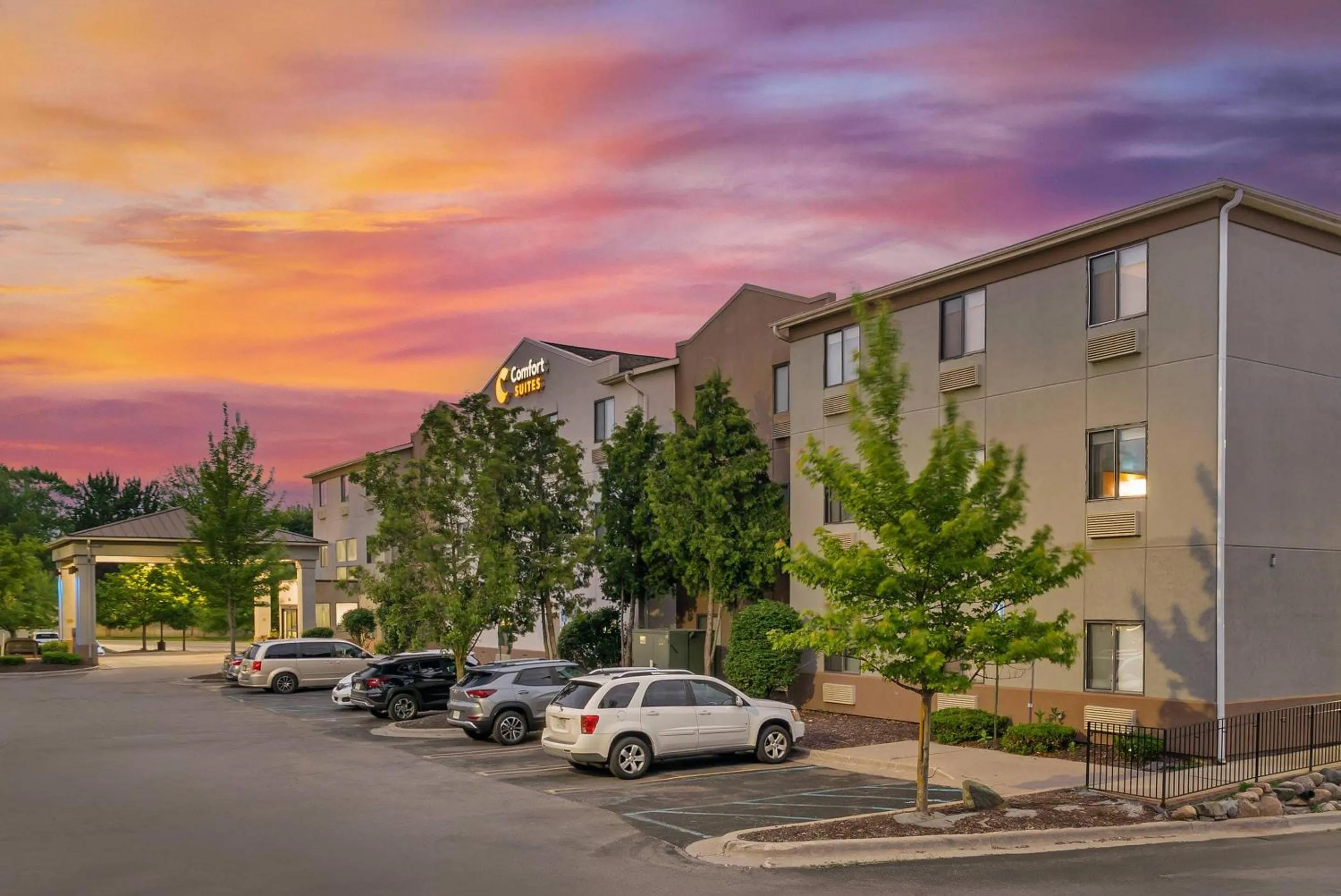 Property building in Comfort Suites Auburn Hills-Detroit