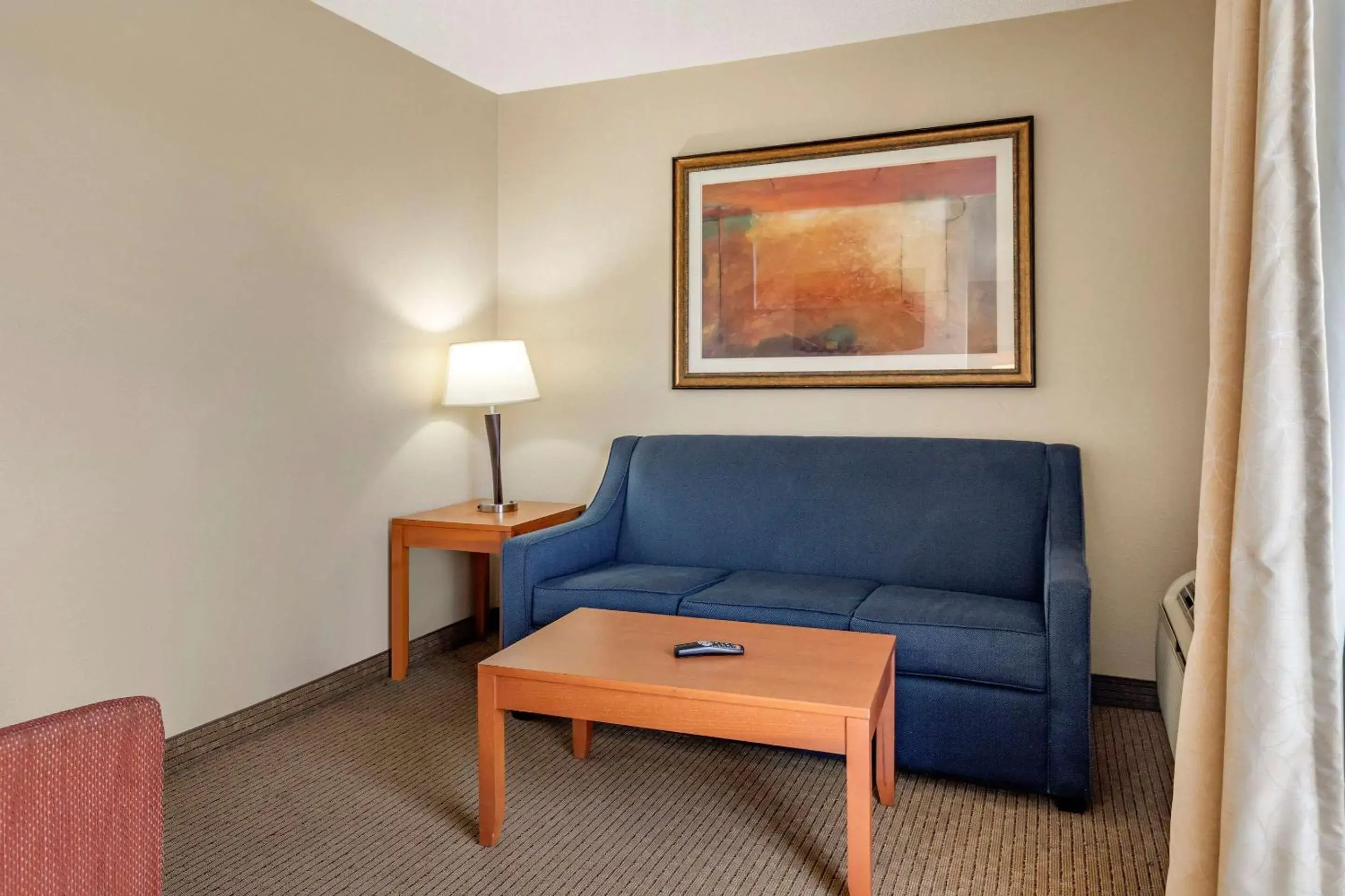 Photo of the whole room, Seating Area in Comfort Suites Auburn Hills-Detroit