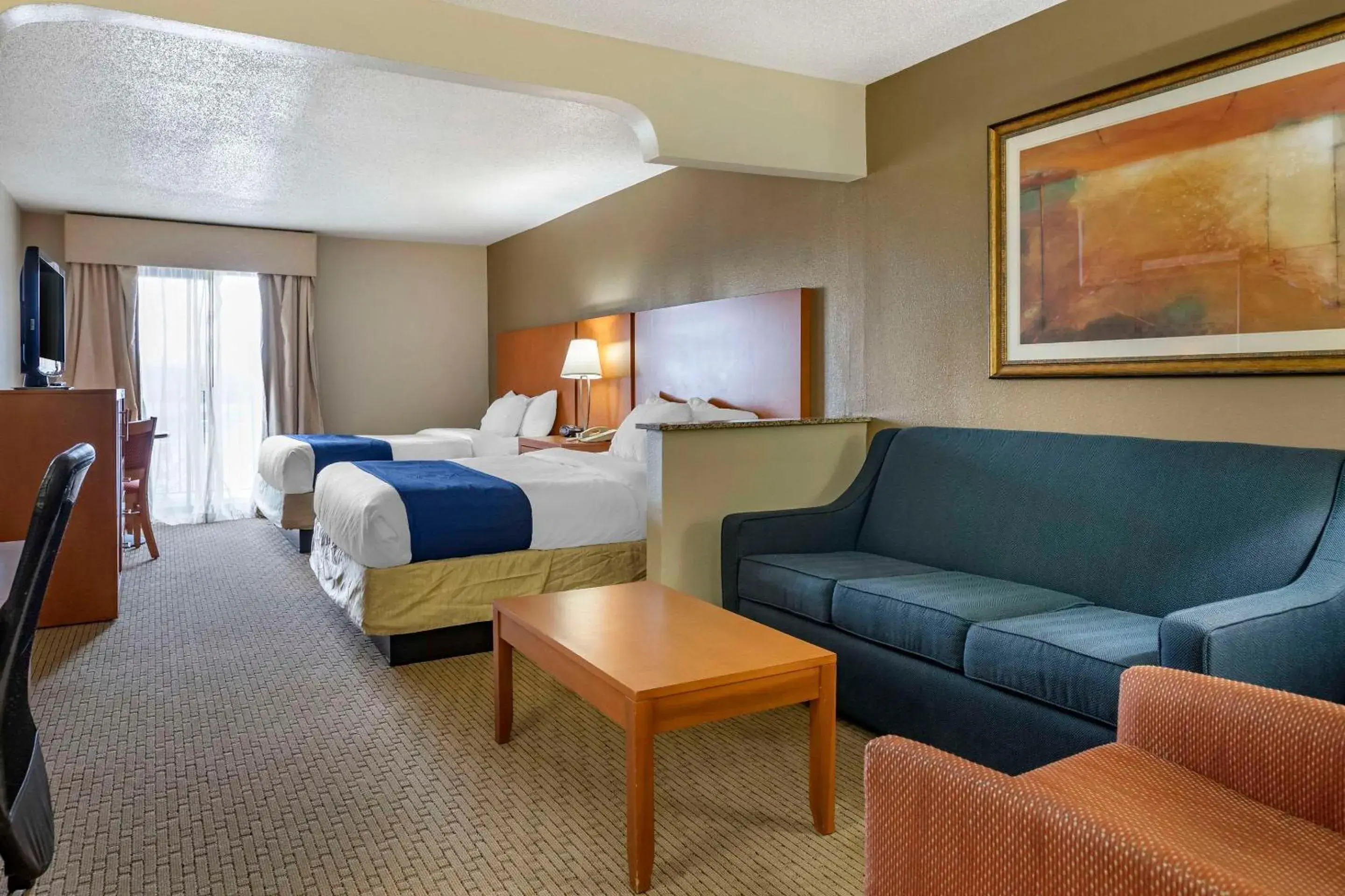Family King Suite - Non-Smoking in Comfort Suites Auburn Hills-Detroit Family King Suite - Non-Smoking in Comfort Suites Auburn Hills-Detroit