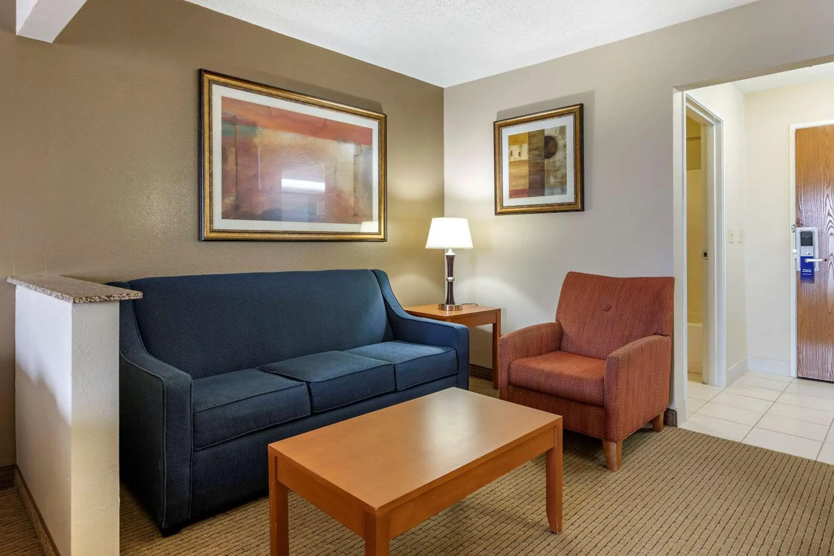 Photo of the whole room, Seating Area in Comfort Suites Auburn Hills-Detroit