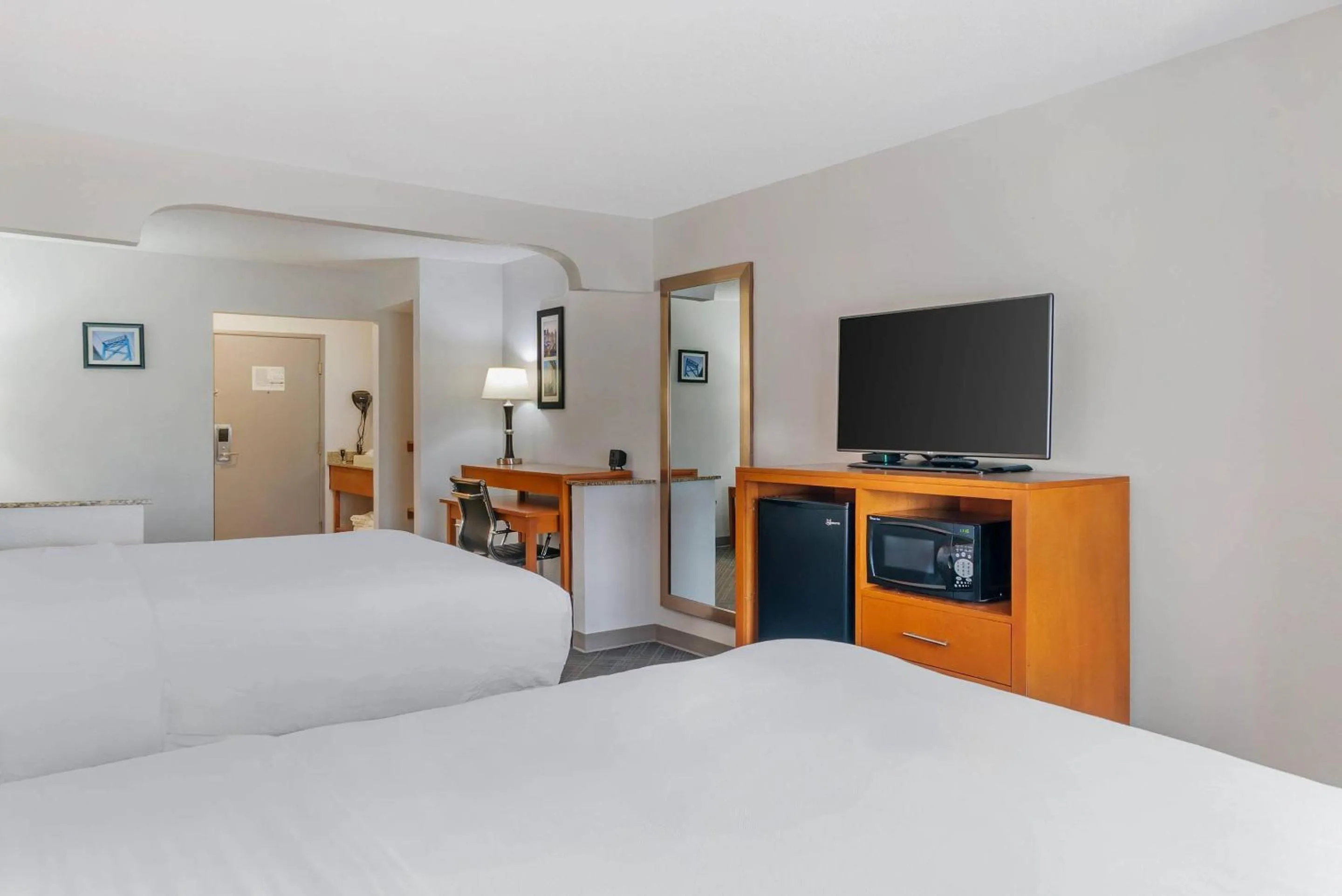 Bedroom, Bed in Comfort Suites Auburn Hills-Detroit