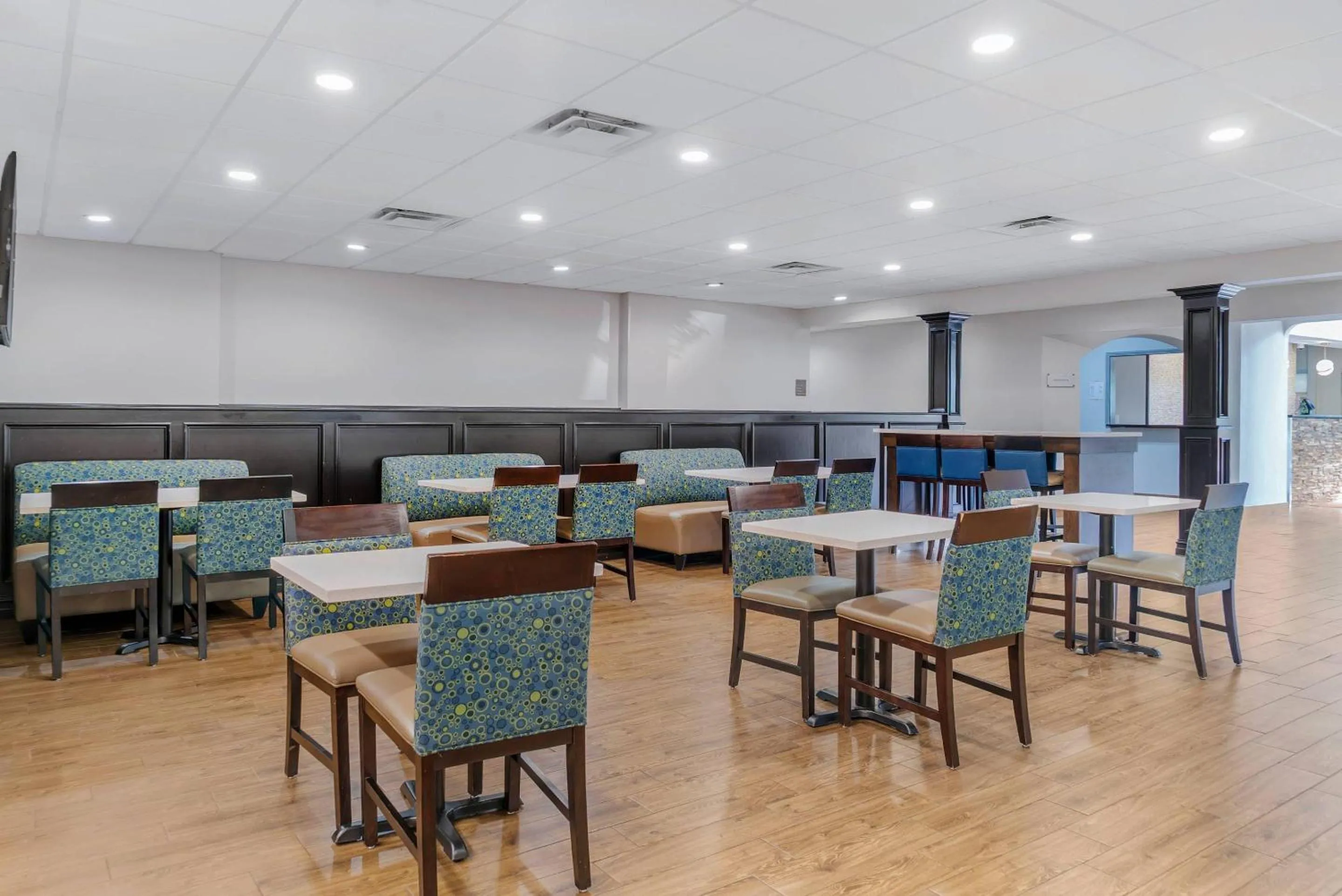 Breakfast in Comfort Suites Auburn Hills-Detroit