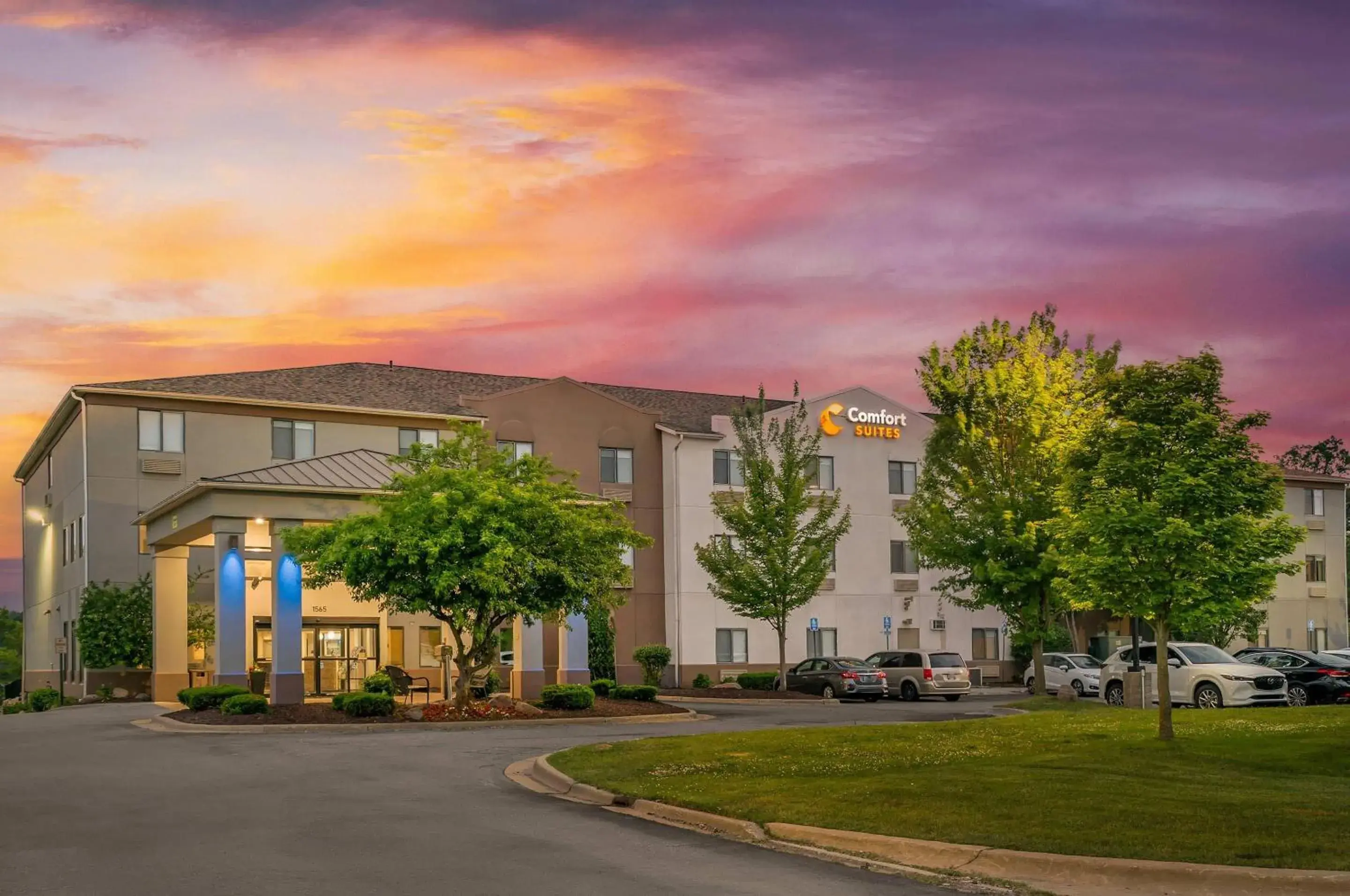Property building in Comfort Suites Auburn Hills-Detroit Property building in Comfort Suites Auburn Hills-Detroit