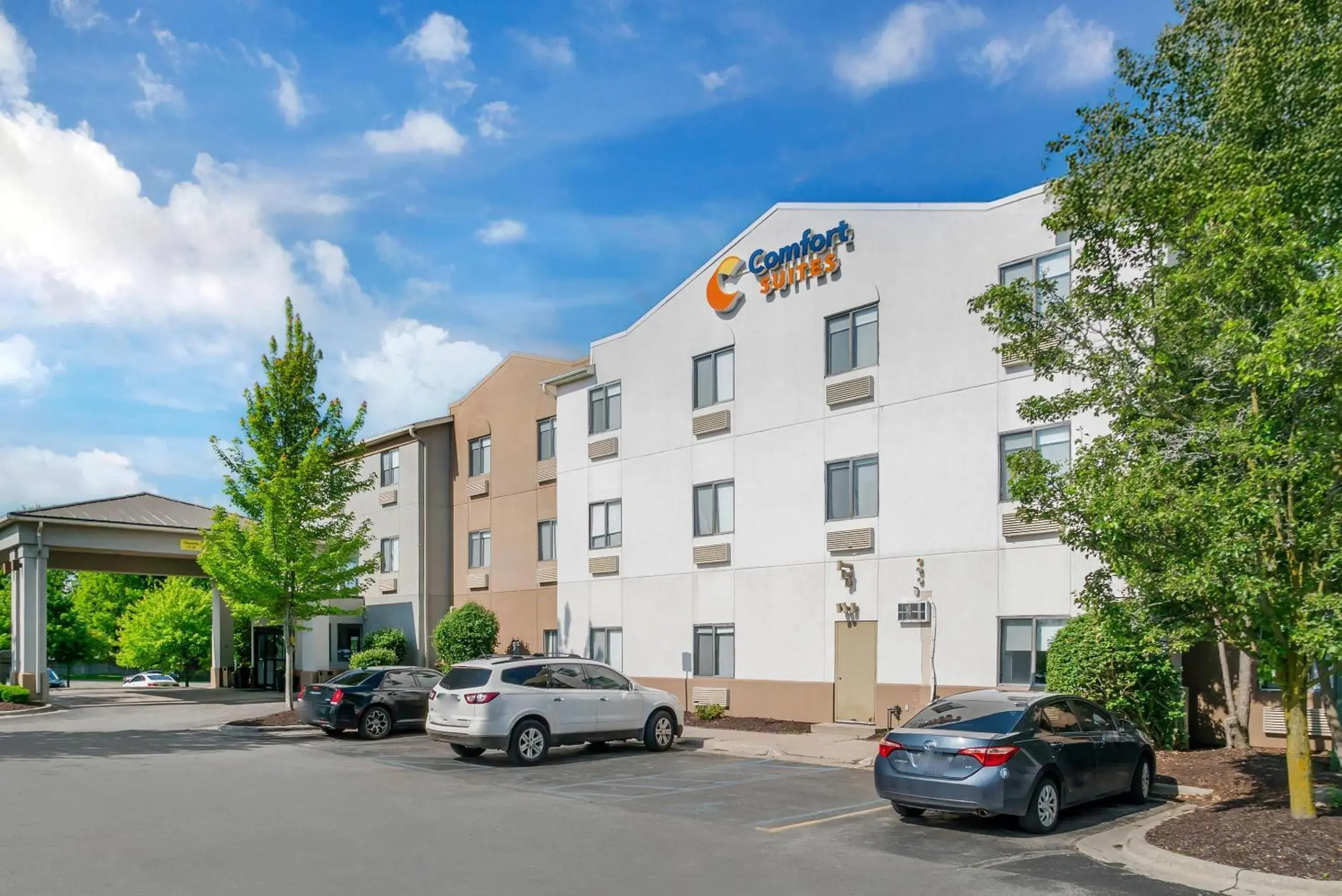 Property building in Comfort Suites Auburn Hills-Detroit Property building in Comfort Suites Auburn Hills-Detroit