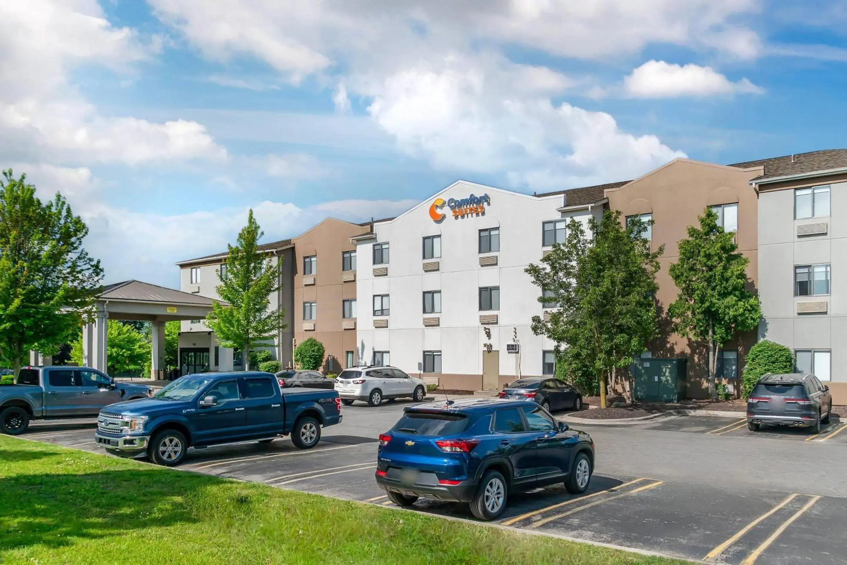 Property building in Comfort Suites Auburn Hills-Detroit Property building in Comfort Suites Auburn Hills-Detroit