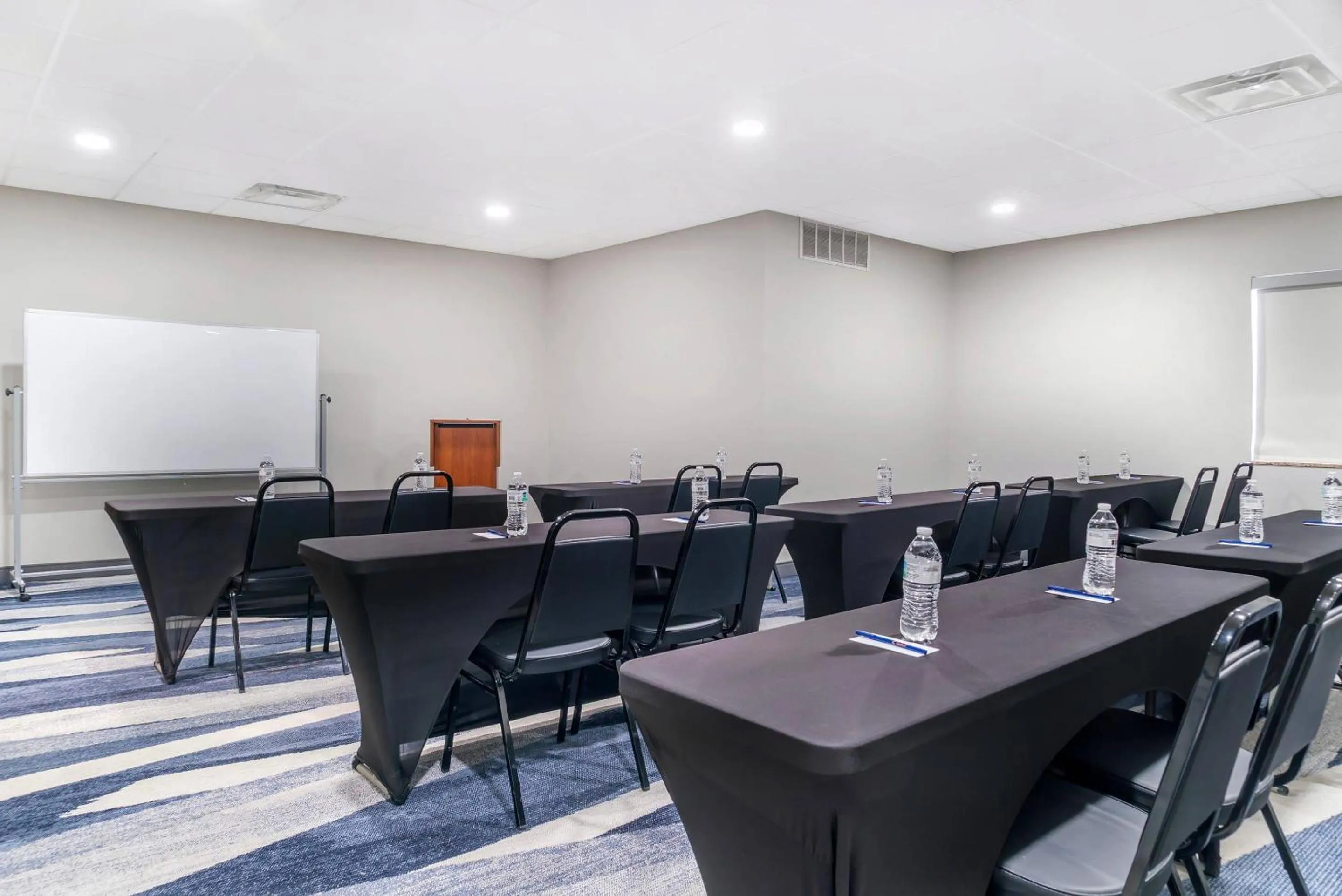 Meeting/conference room in Comfort Suites Auburn Hills-Detroit