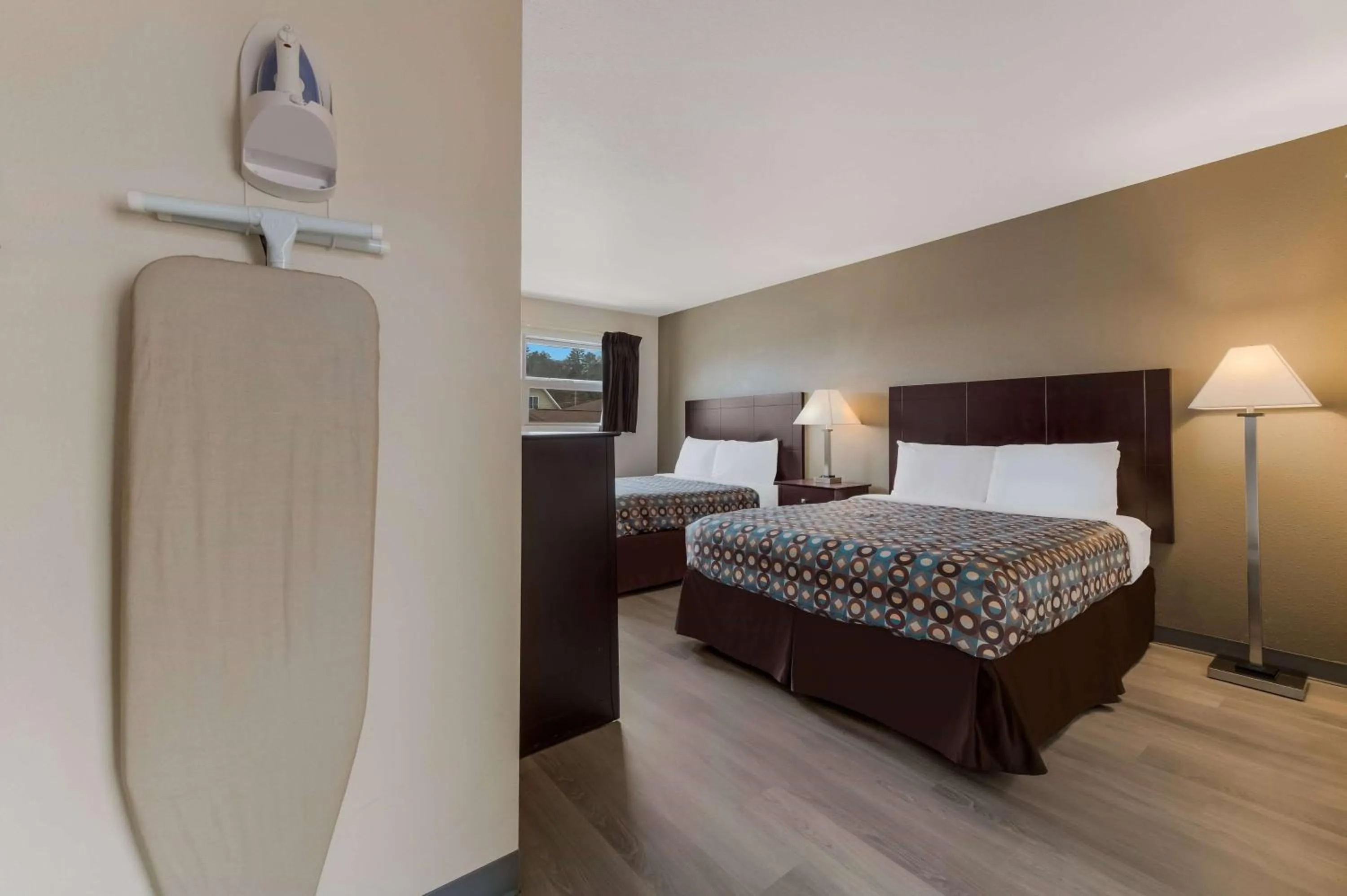 Photo of the whole room, Bed in Baymont by Wyndham Iron Mountain