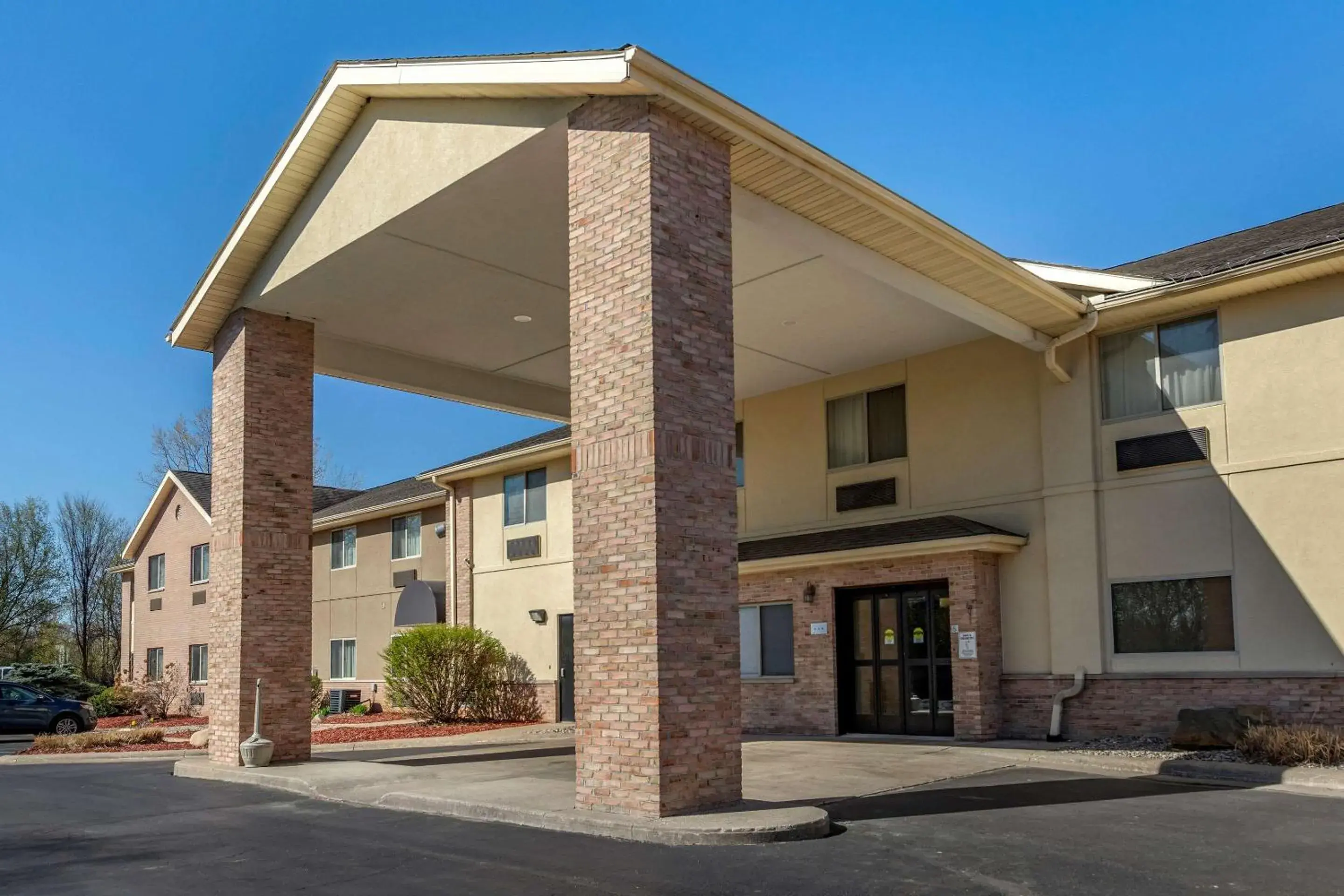 Property building in Comfort Inn & Suites Paw Paw Property building in Comfort Inn & Suites Paw Paw