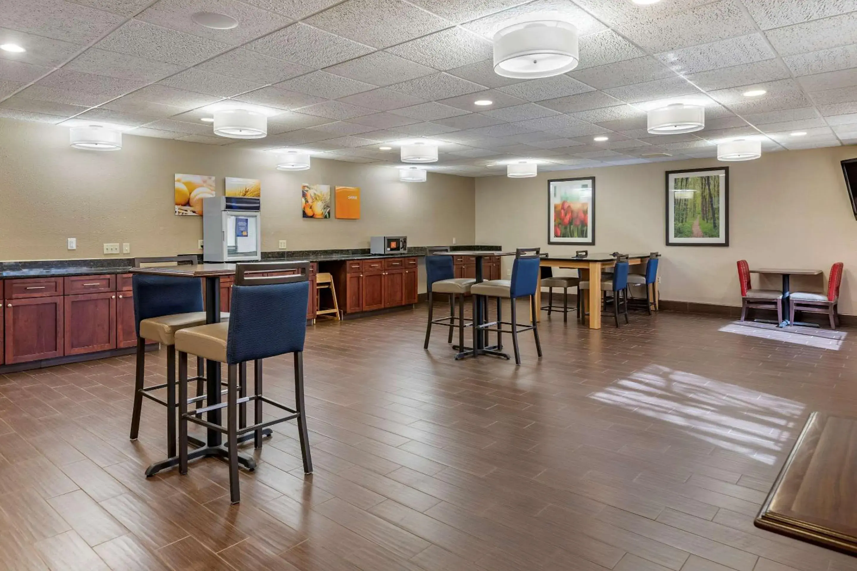 Restaurant/places to eat in Comfort Inn & Suites Paw Paw Restaurant/places to eat in Comfort Inn & Suites Paw Paw