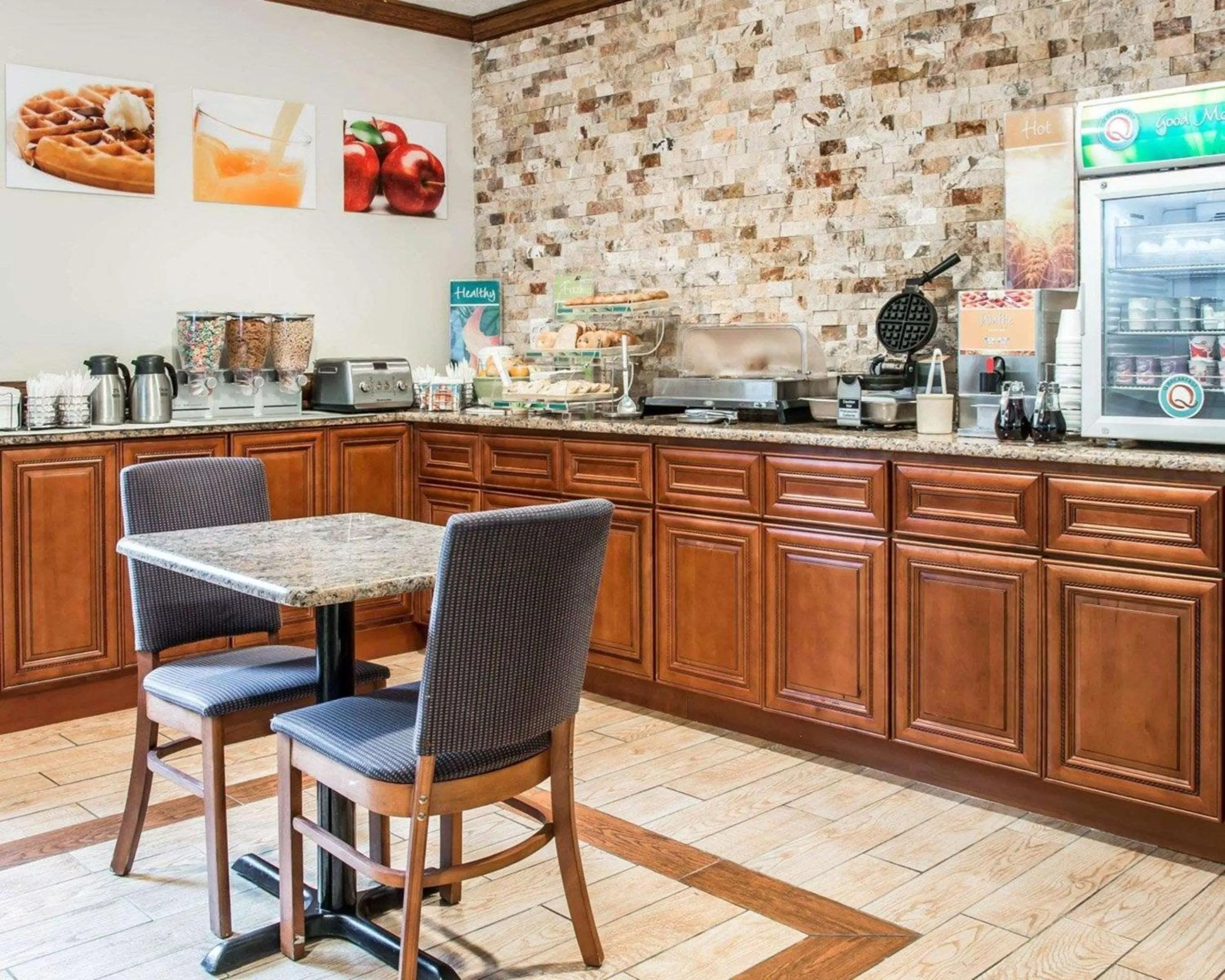 Restaurant/places to eat in Quality Inn