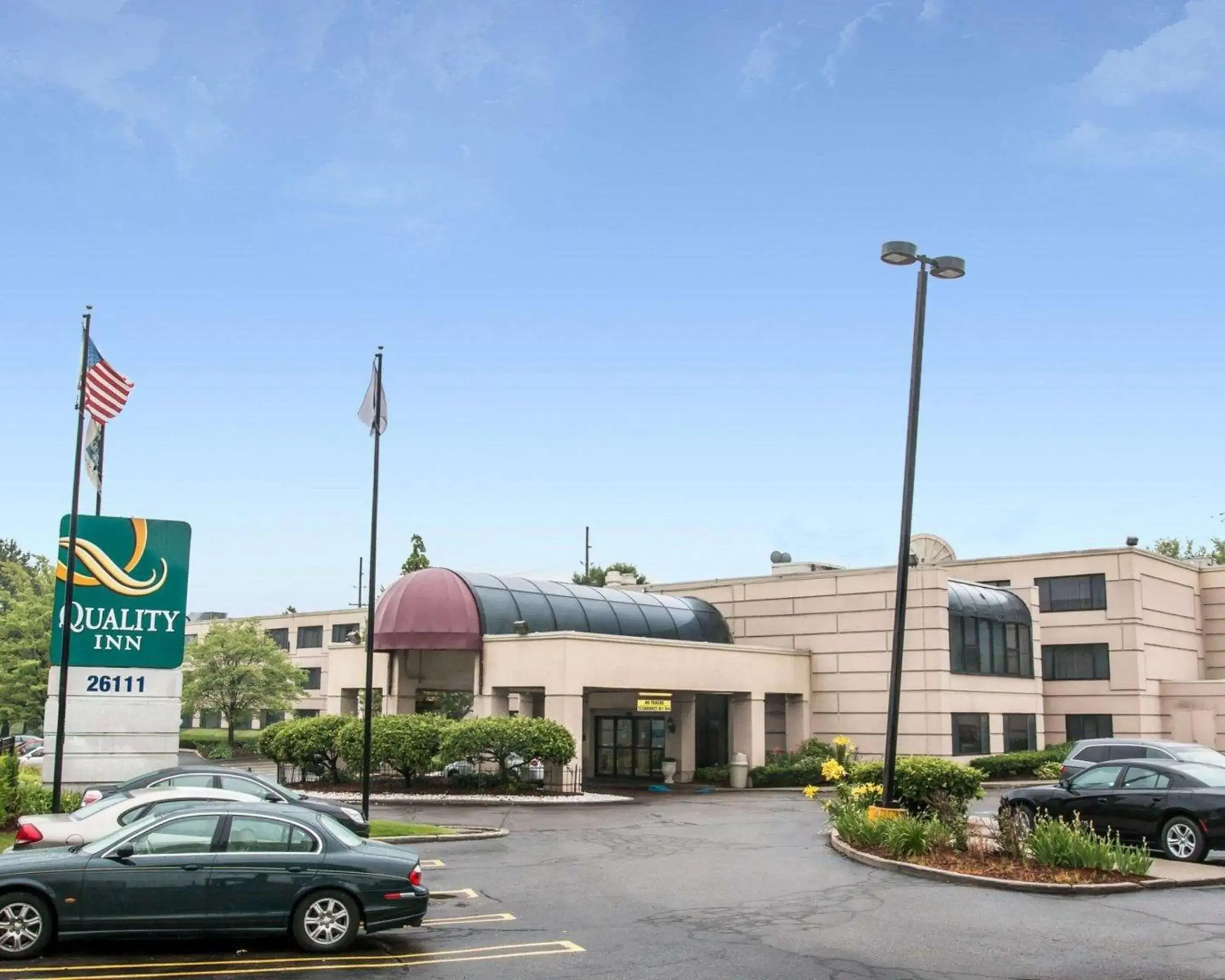 Property building in Quality Inn Property building in Quality Inn