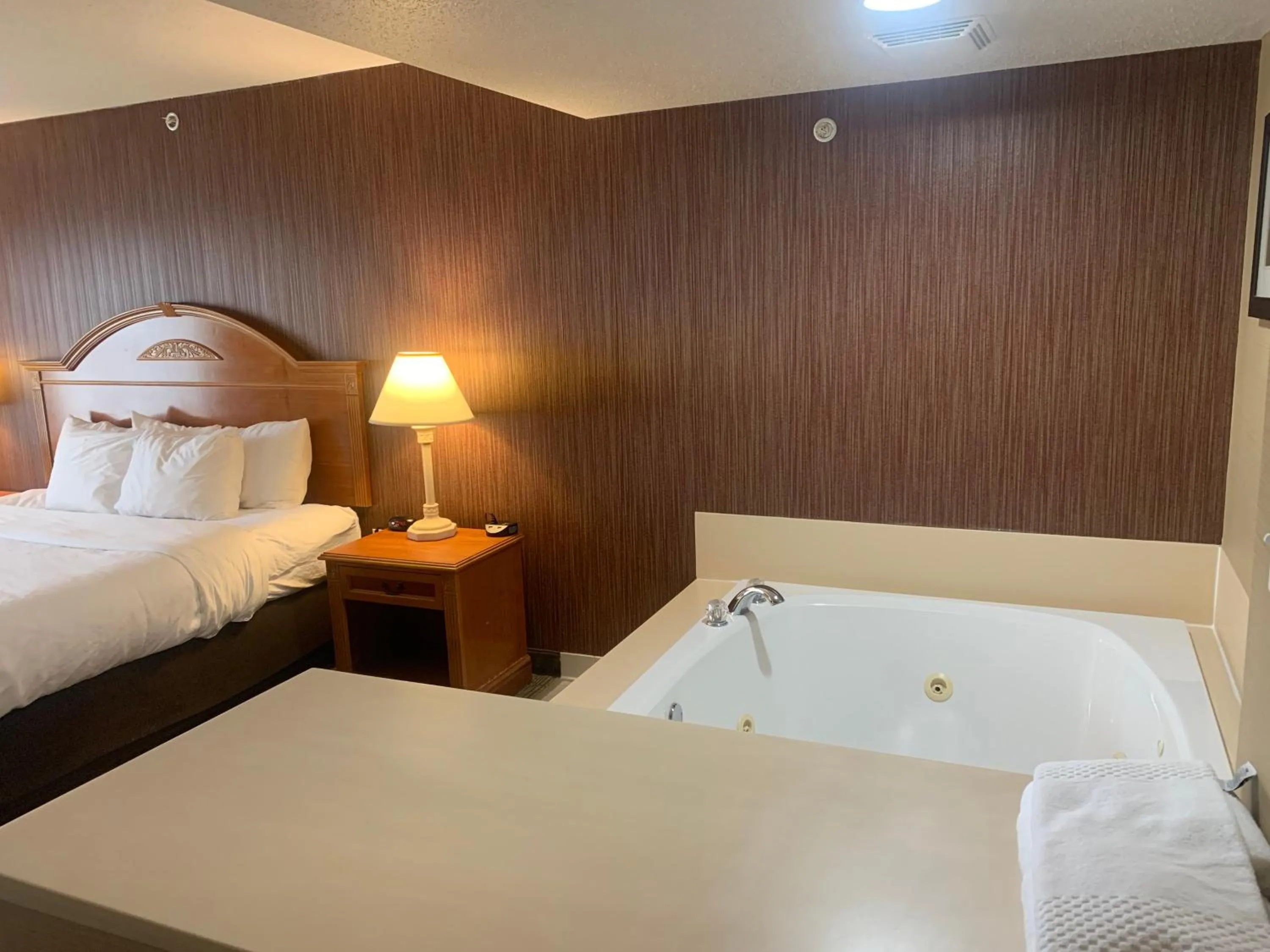 Bed in Comfort Inn Chelsea