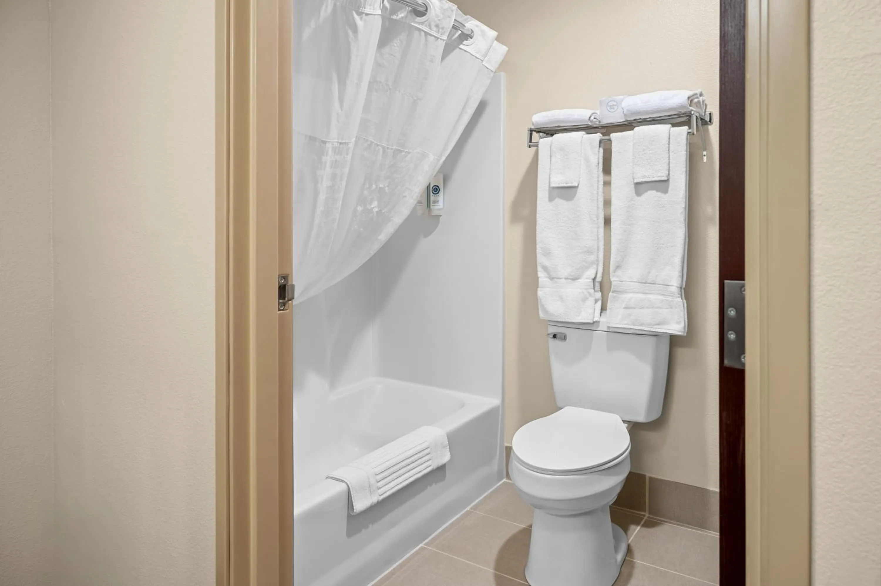 Bathroom in Comfort Suites Grandville - Grand Rapids SW