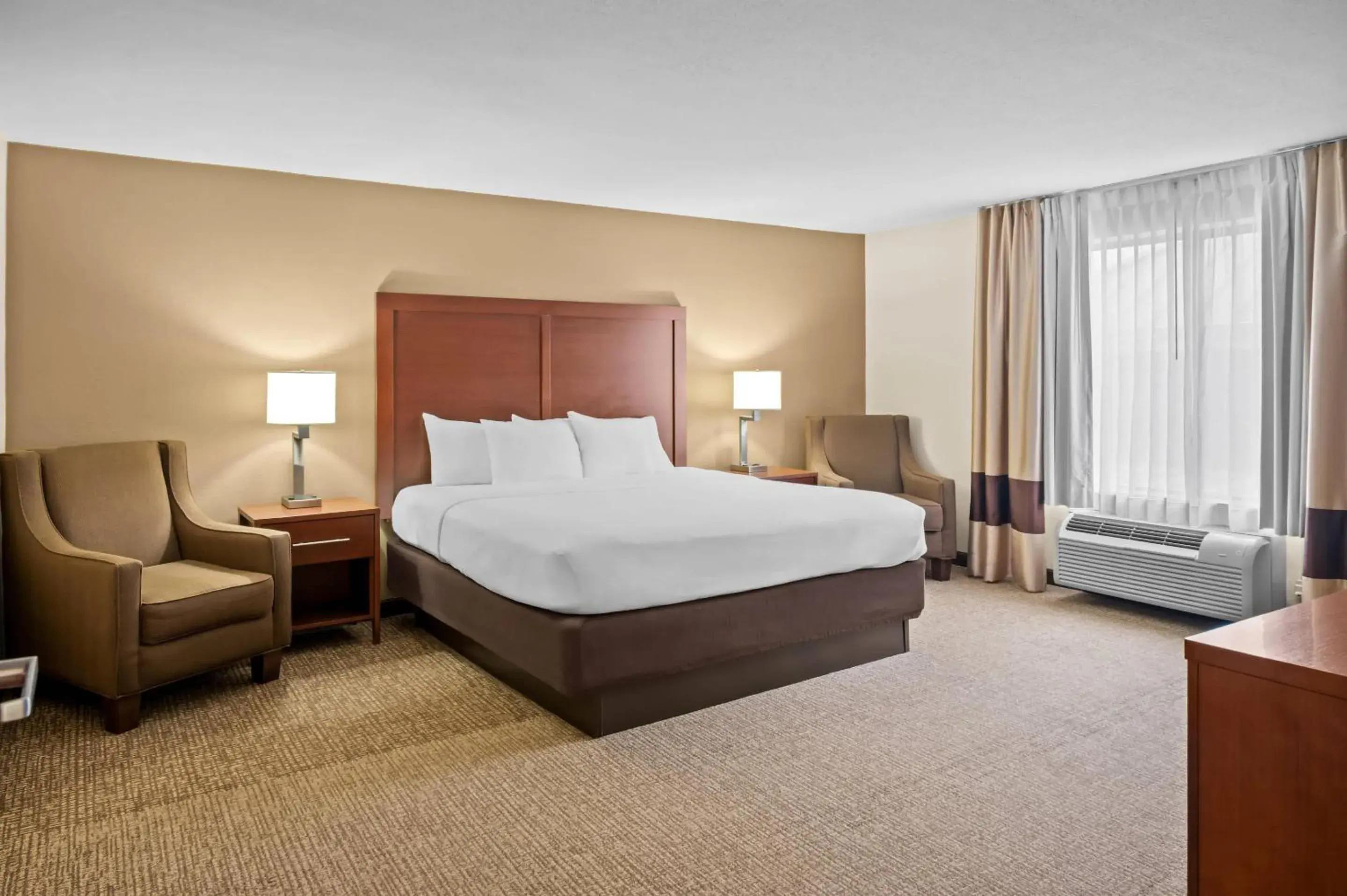 Bedroom, Bed in Comfort Suites Grandville - Grand Rapids SW Bedroom, Bed in Comfort Suites Grandville - Grand Rapids SW