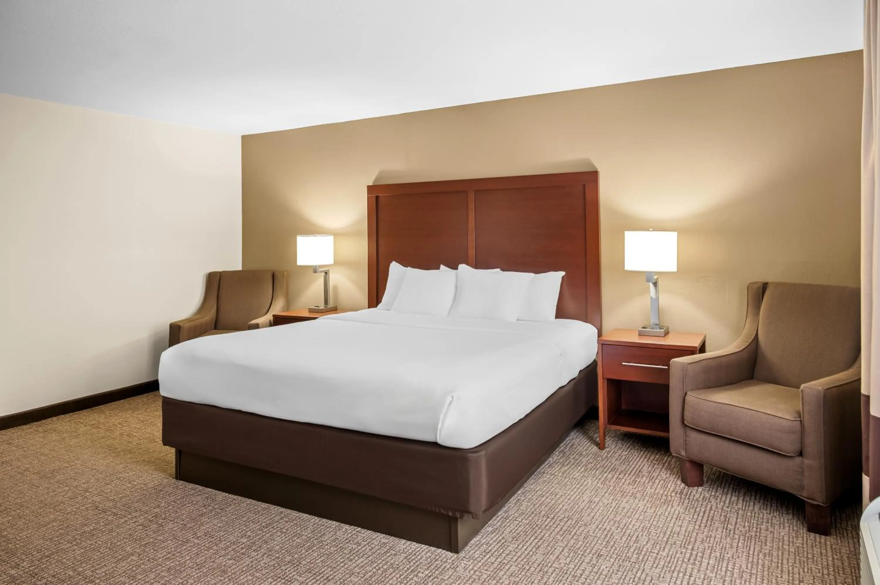 Bedroom, Bed in Comfort Suites Grandville - Grand Rapids SW