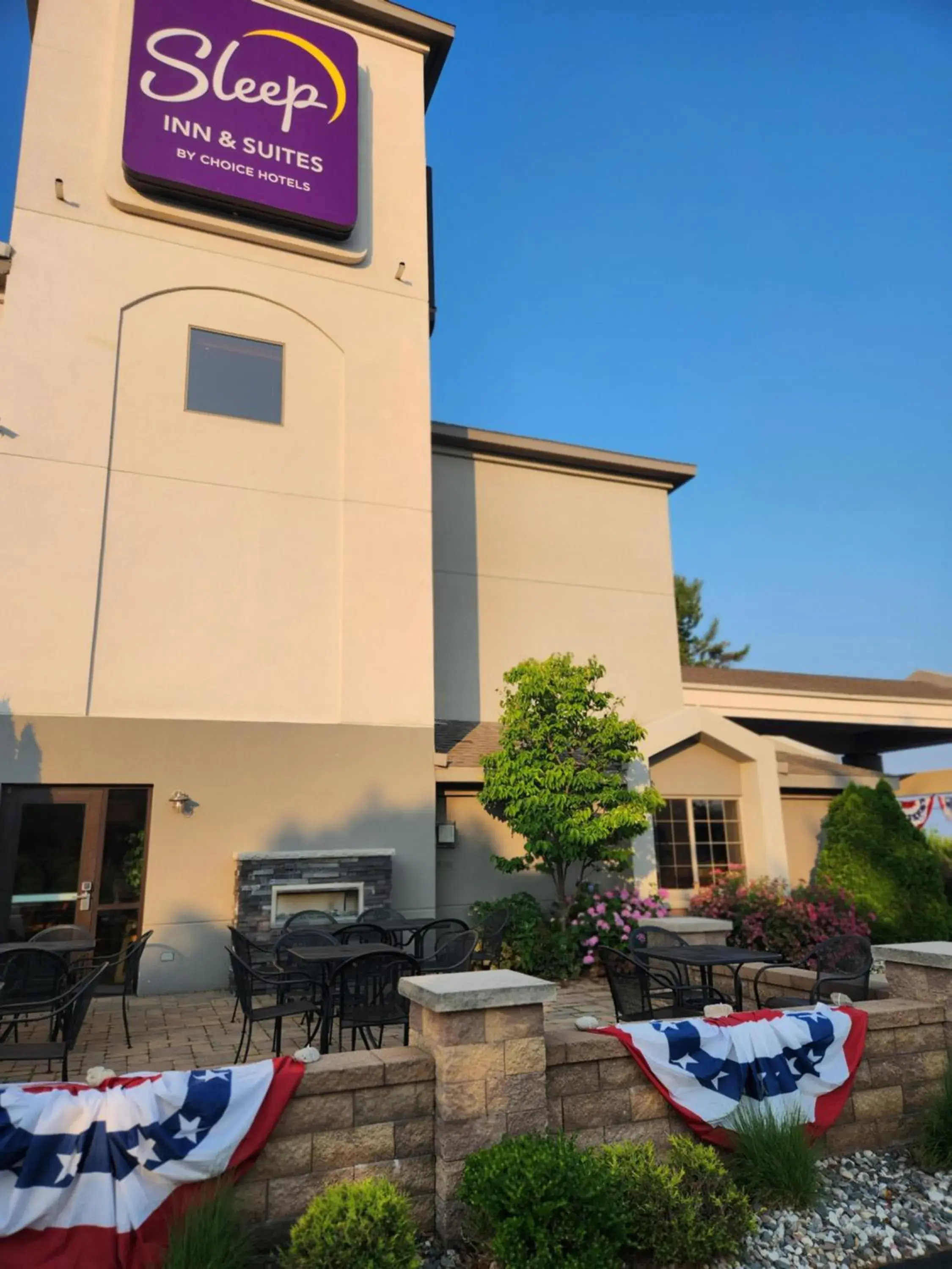 Property building in Sleep Inn & Suites Bay View Acme - Traverse City Property building in Sleep Inn & Suites Bay View Acme - Traverse City