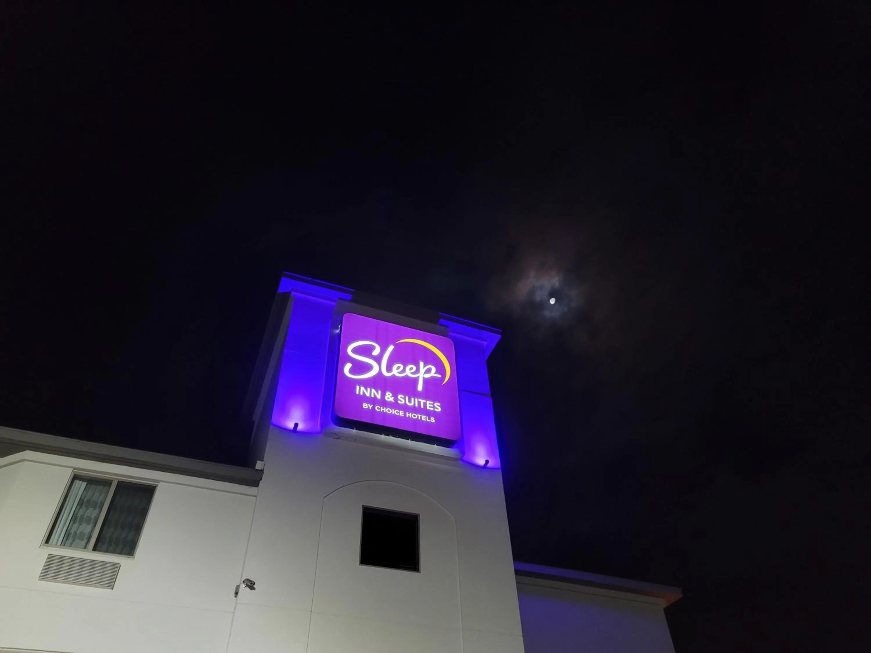 Property building in Sleep Inn & Suites Bay View Acme - Traverse City