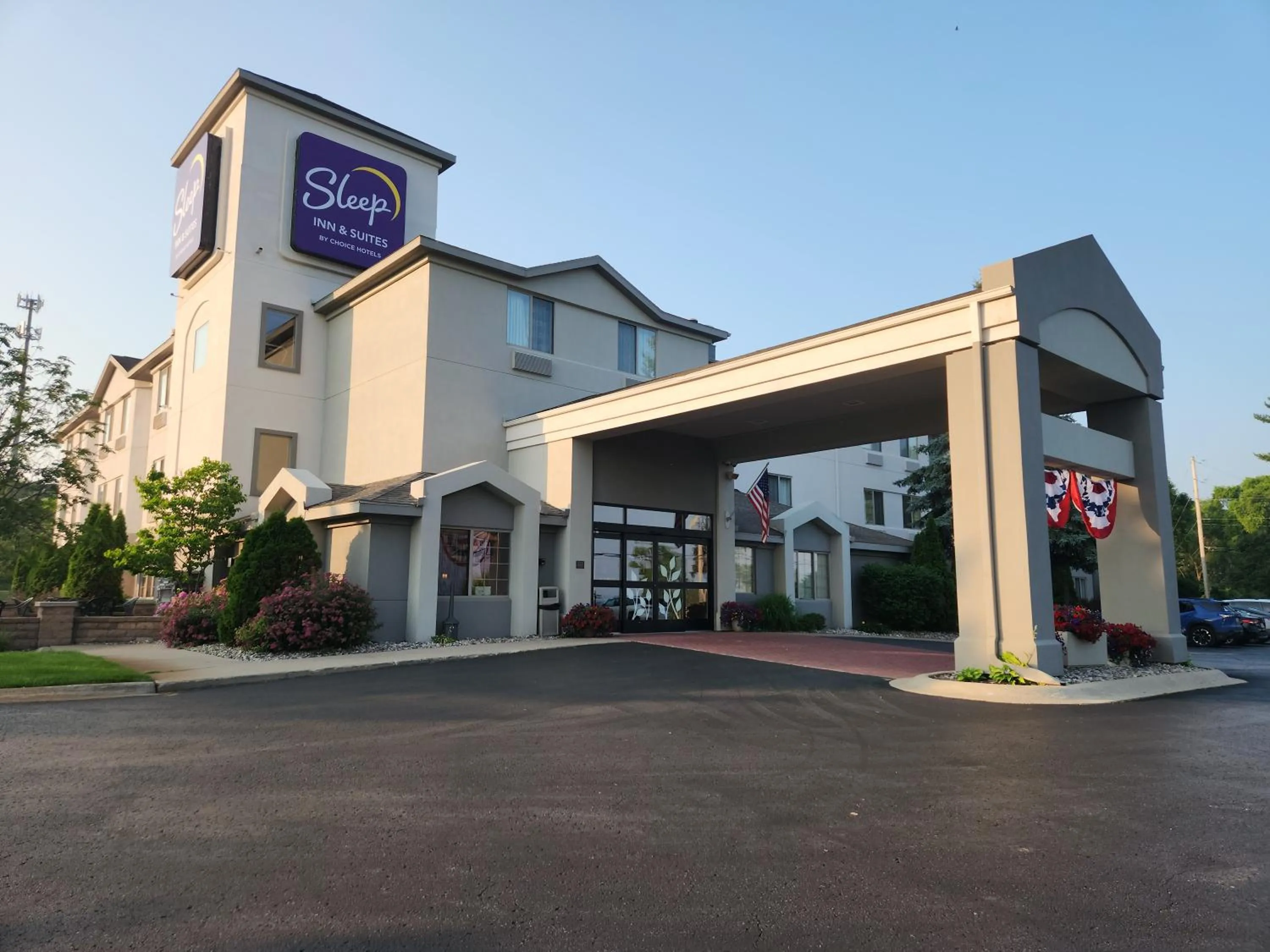 Property building in Sleep Inn & Suites Bay View Acme - Traverse City