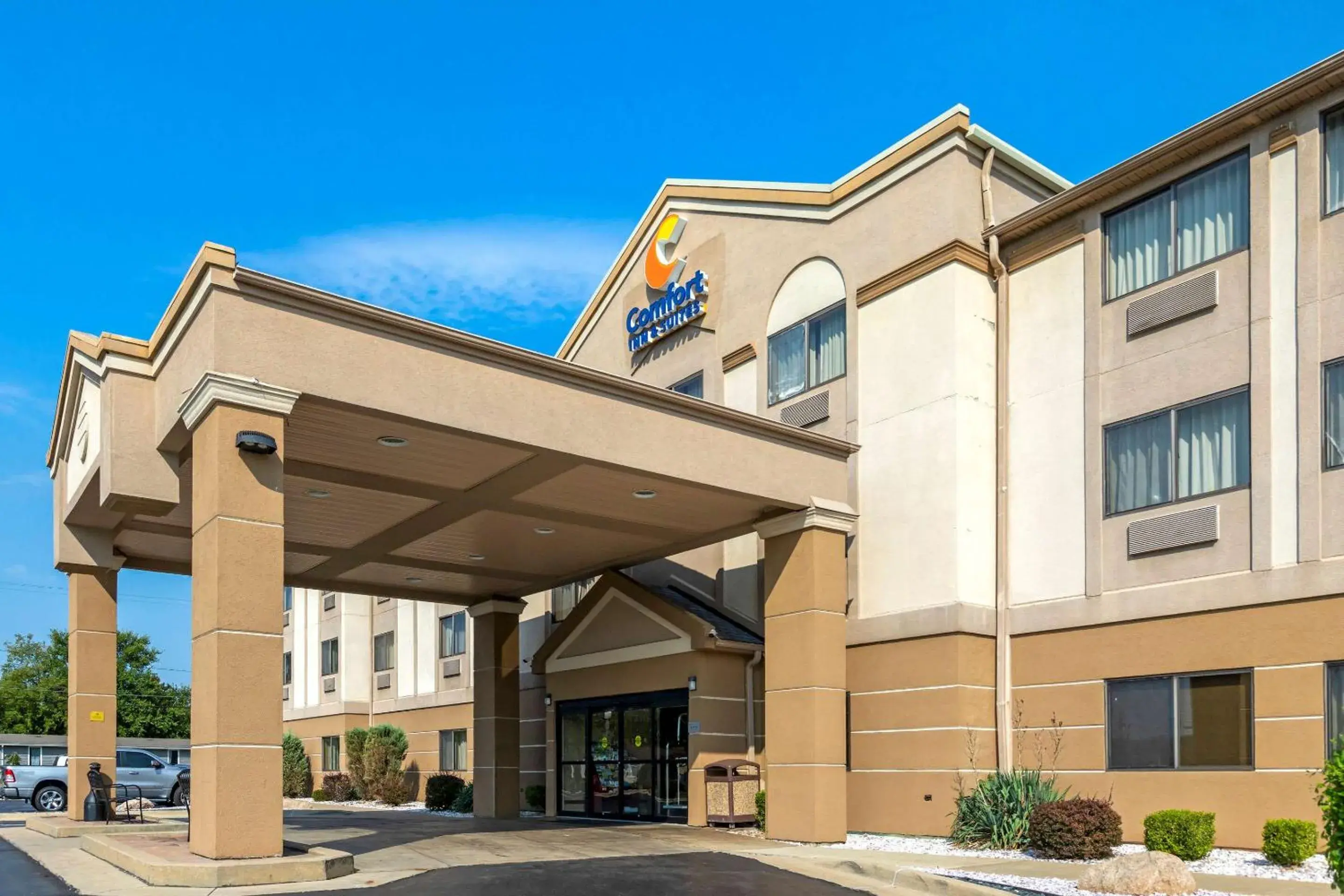 Property building in Comfort Inn & Suites Jackson North Property building in Comfort Inn & Suites Jackson North