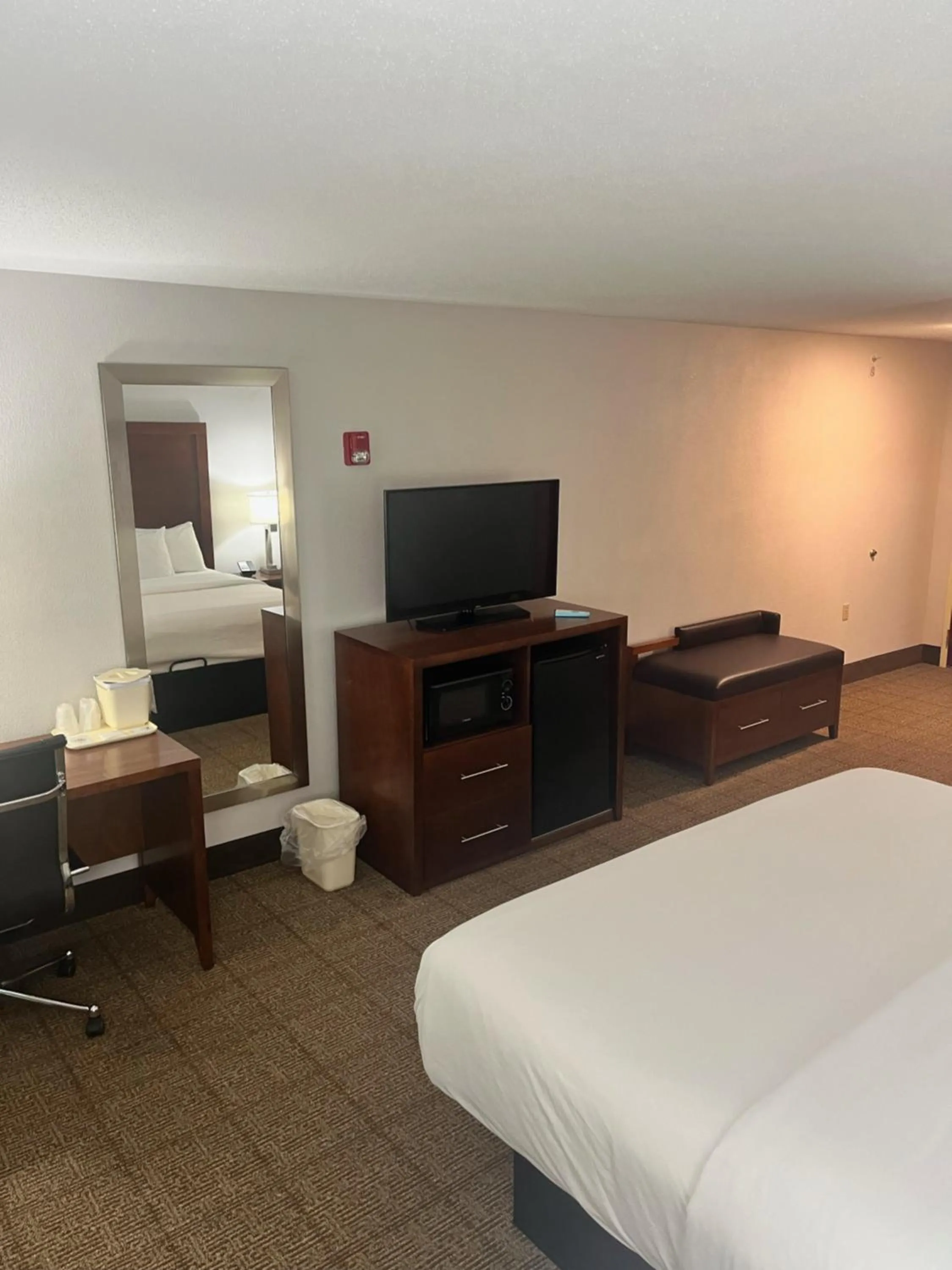 TV and multimedia in Comfort Inn & Suites Jackson North