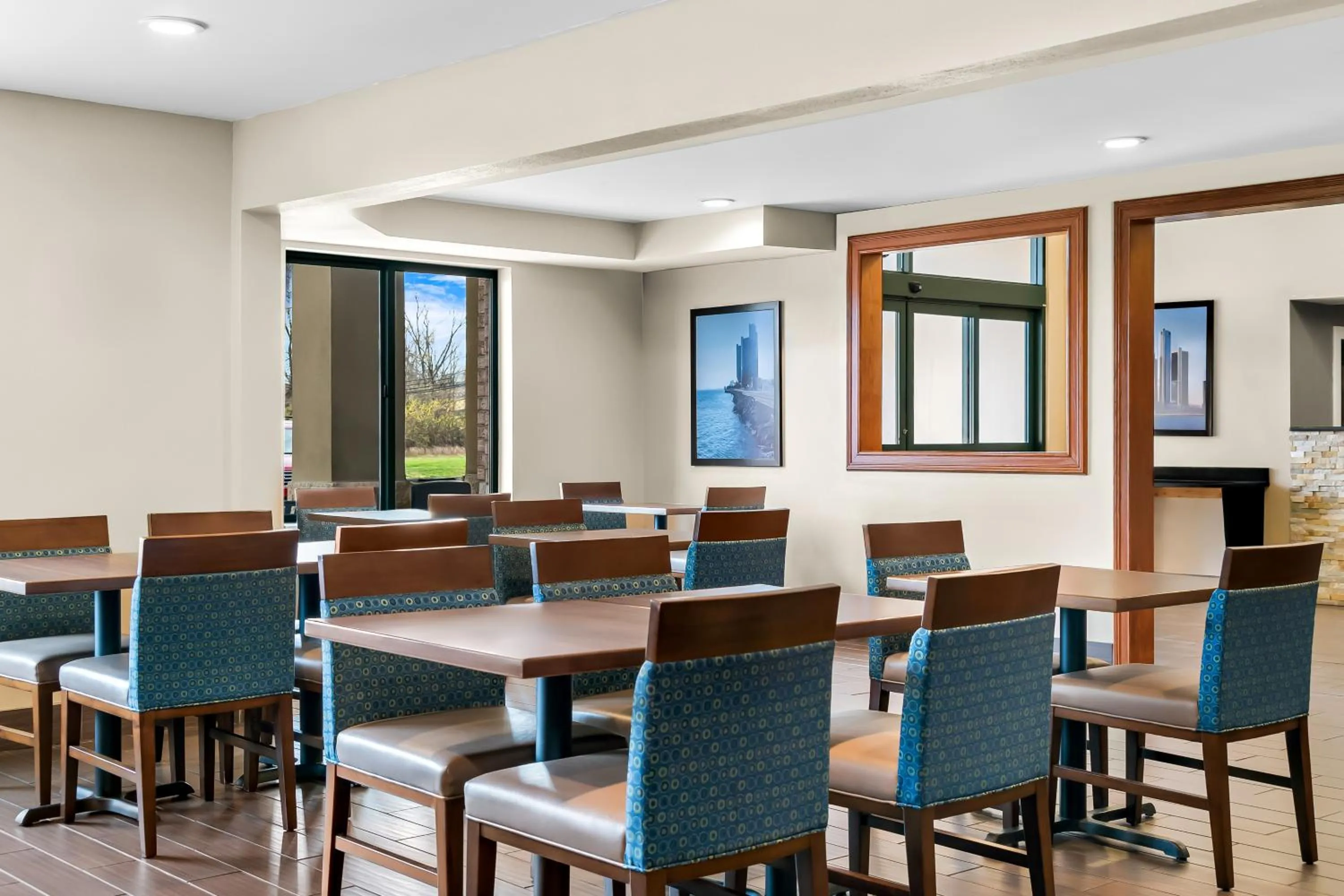 Breakfast in Comfort Inn & Suites