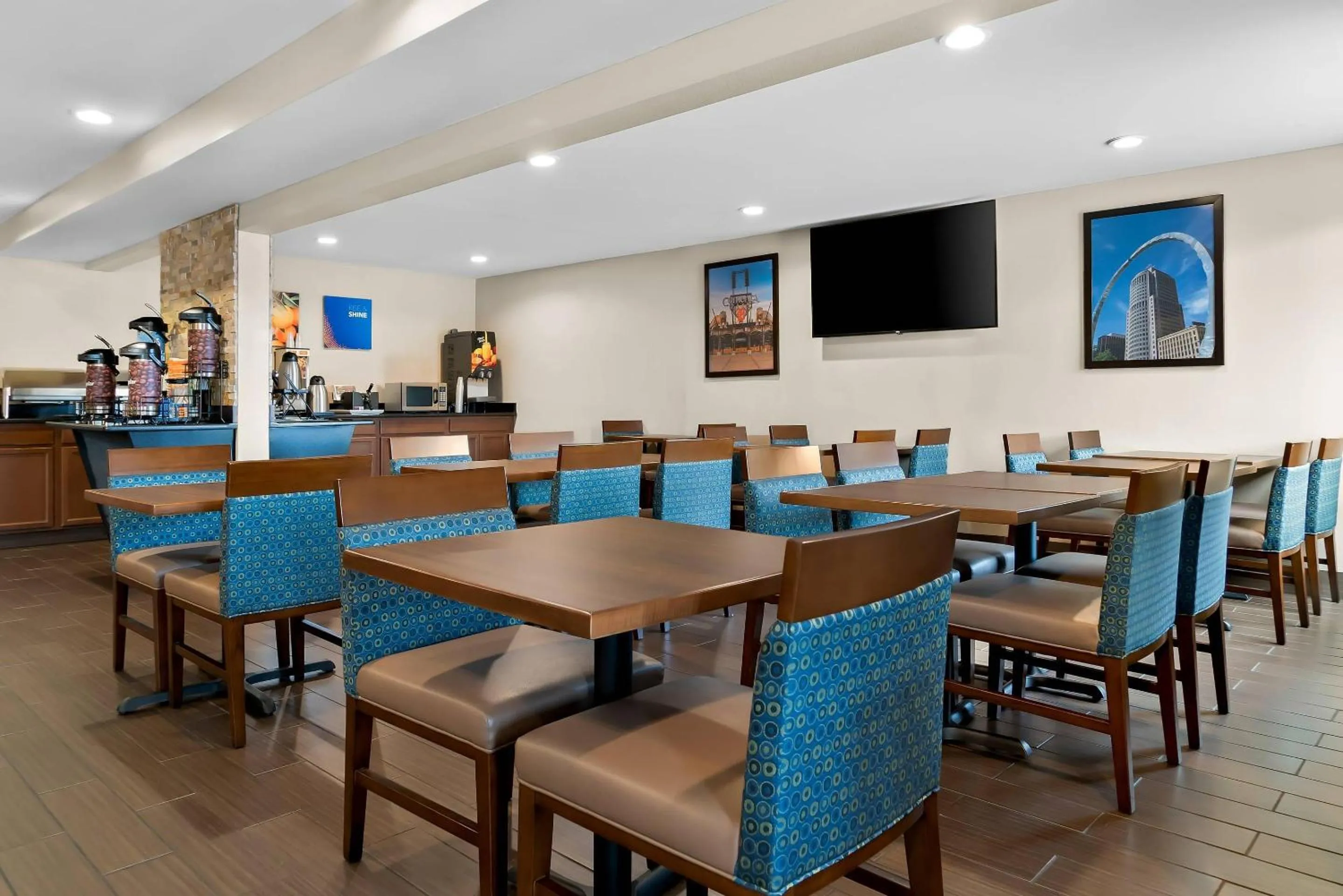 Breakfast in Comfort Inn & Suites