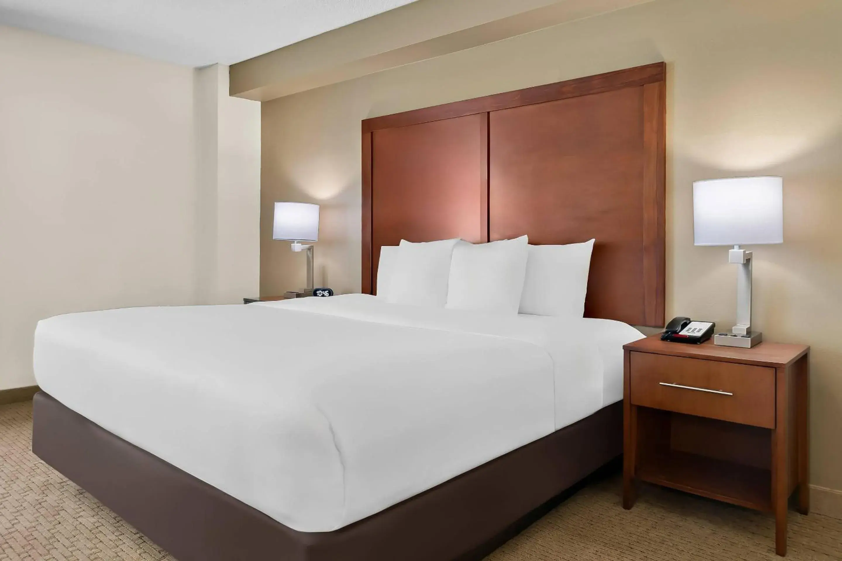 Bedroom, Bed in Comfort Inn & Suites Bedroom, Bed in Comfort Inn & Suites