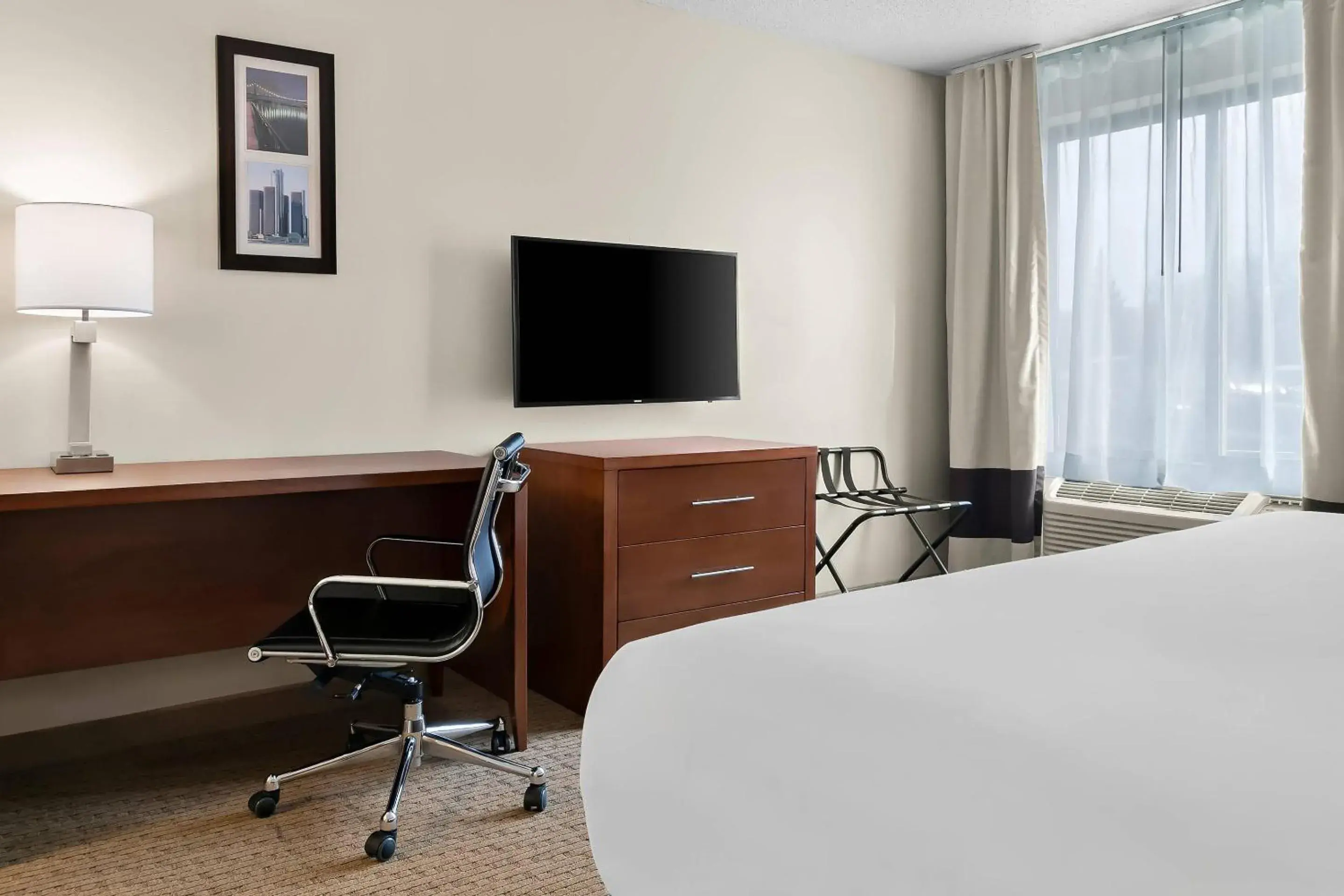 Bedroom, Bed in Comfort Inn & Suites Bedroom, Bed in Comfort Inn & Suites